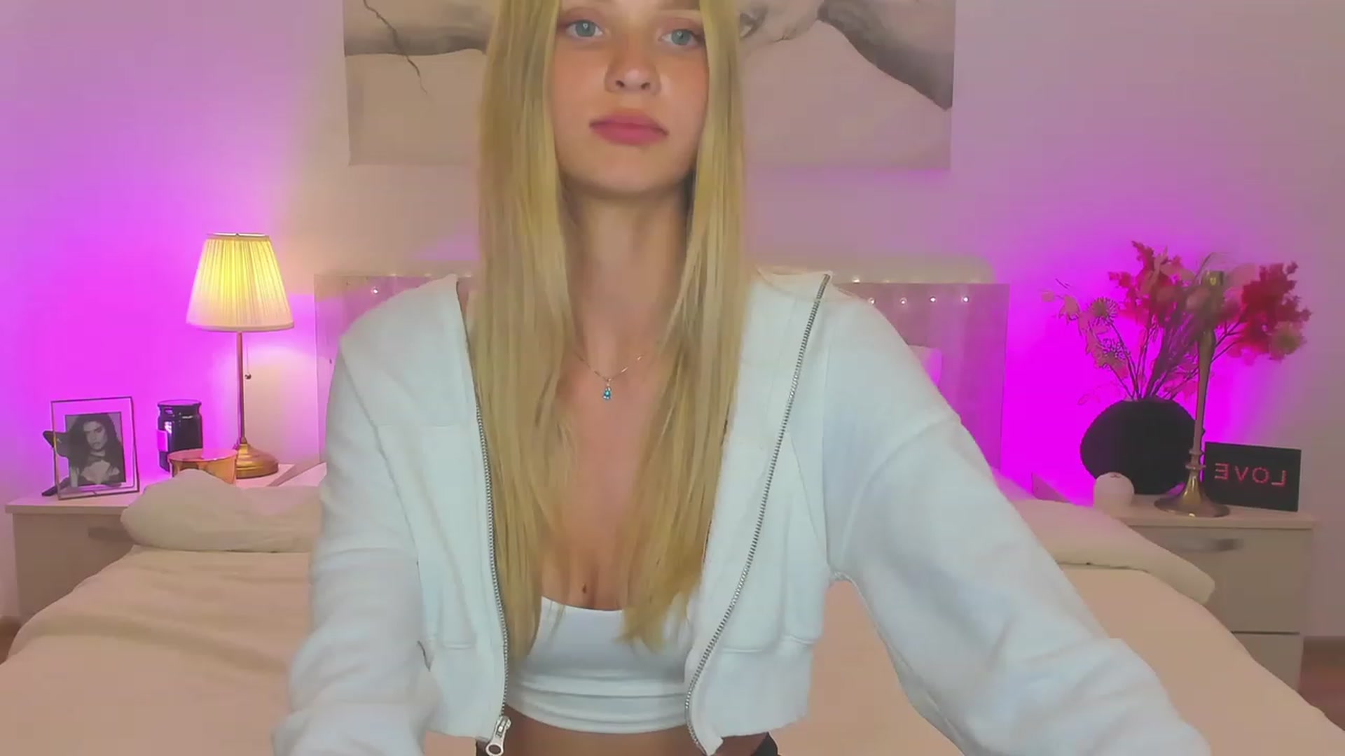 Gallery image thumbnail from Angell_XO's myfreecams stream on, 05/04/2023, 15:34 image 14 of 20