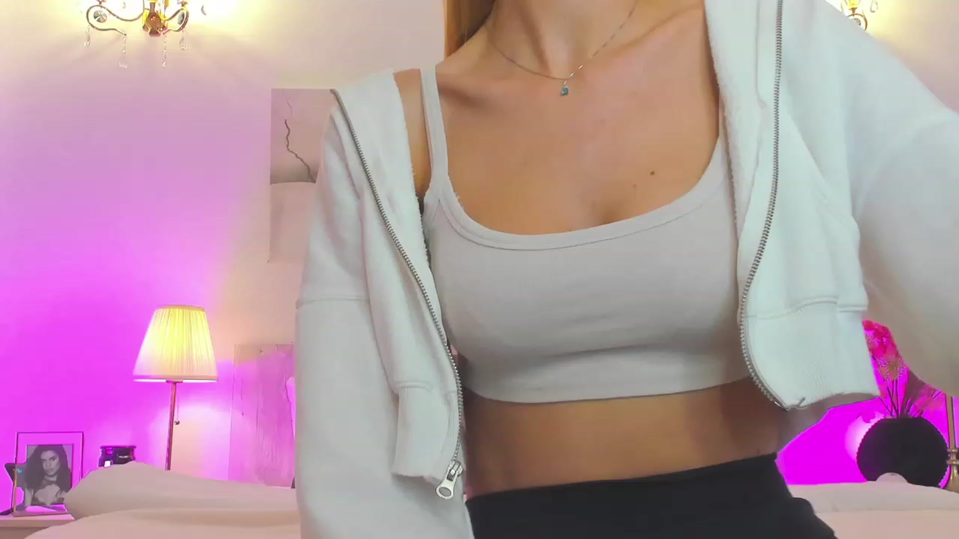 Gallery image thumbnail from Angell_XO's myfreecams stream on, 05/05/2023, 08:46 image 1 of 20
