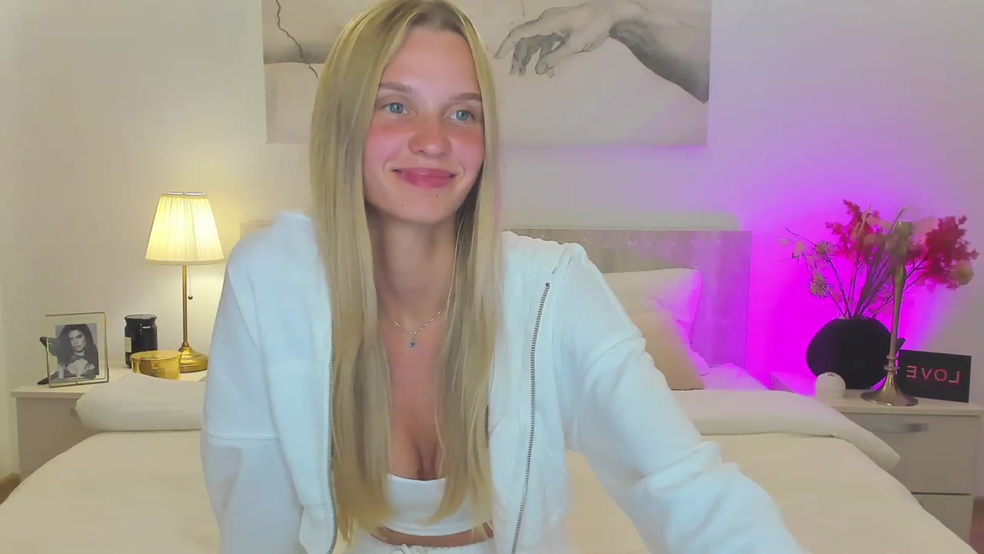 Gallery image thumbnail from Angell_XO's myfreecams stream on, 05/06/2023, 19:56 image 19 of 20