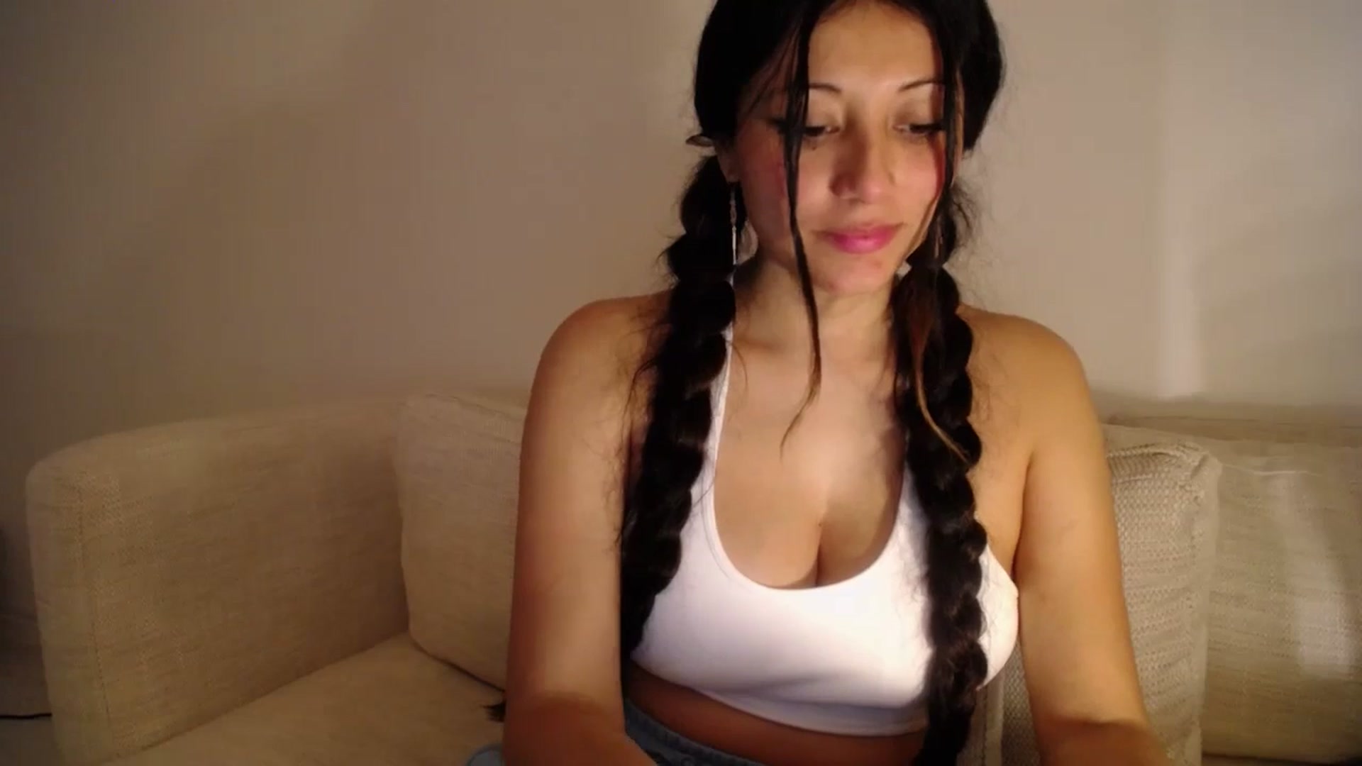 Gallery image thumbnail from Angellyloove's myfreecams stream on, 06/12/2025, 10:44 image 9 of 20
