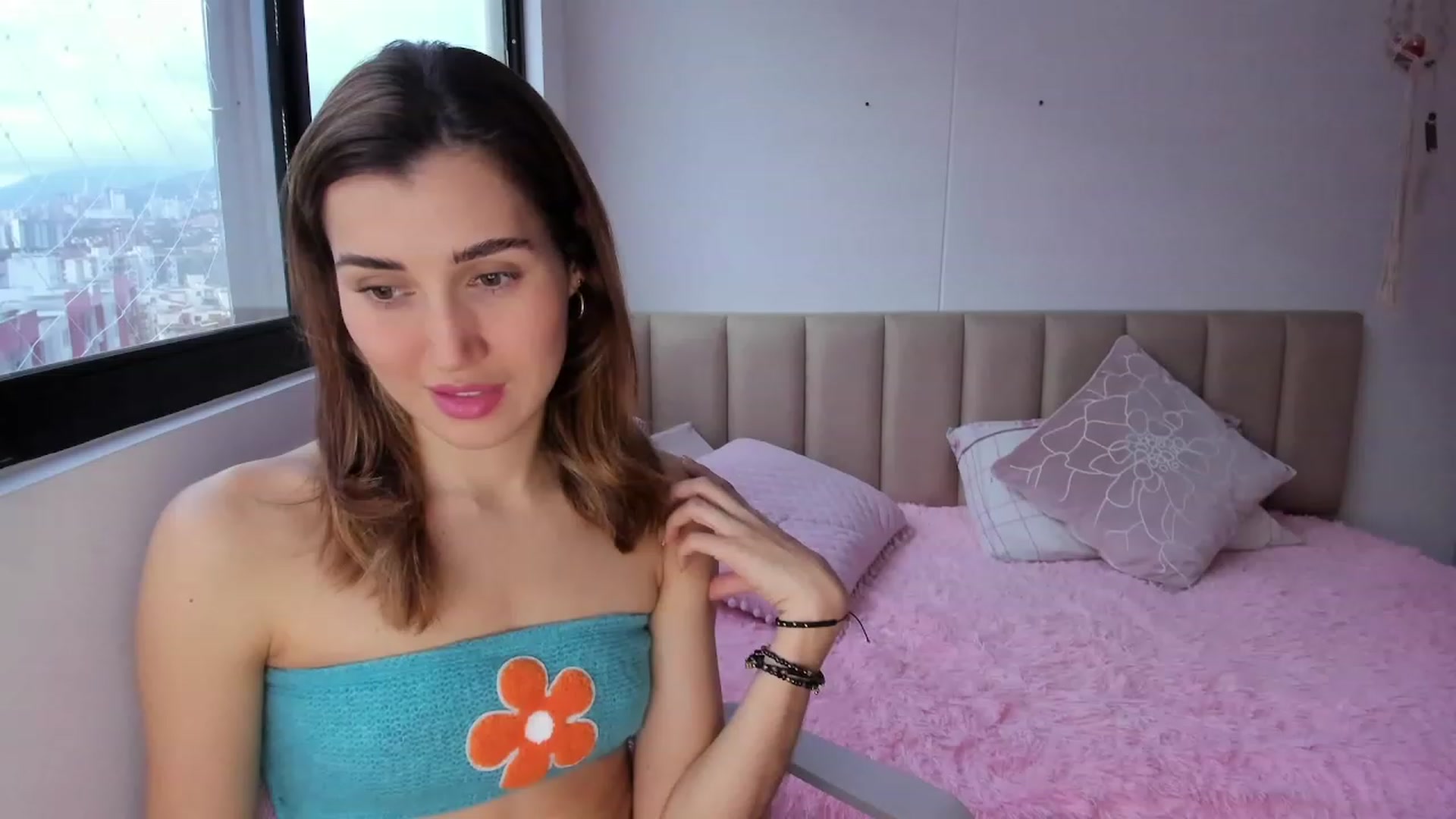 Gallery image thumbnail from Angelnaaughty's myfreecams stream on, 06/14/2023, 23:50 image 1 of 20