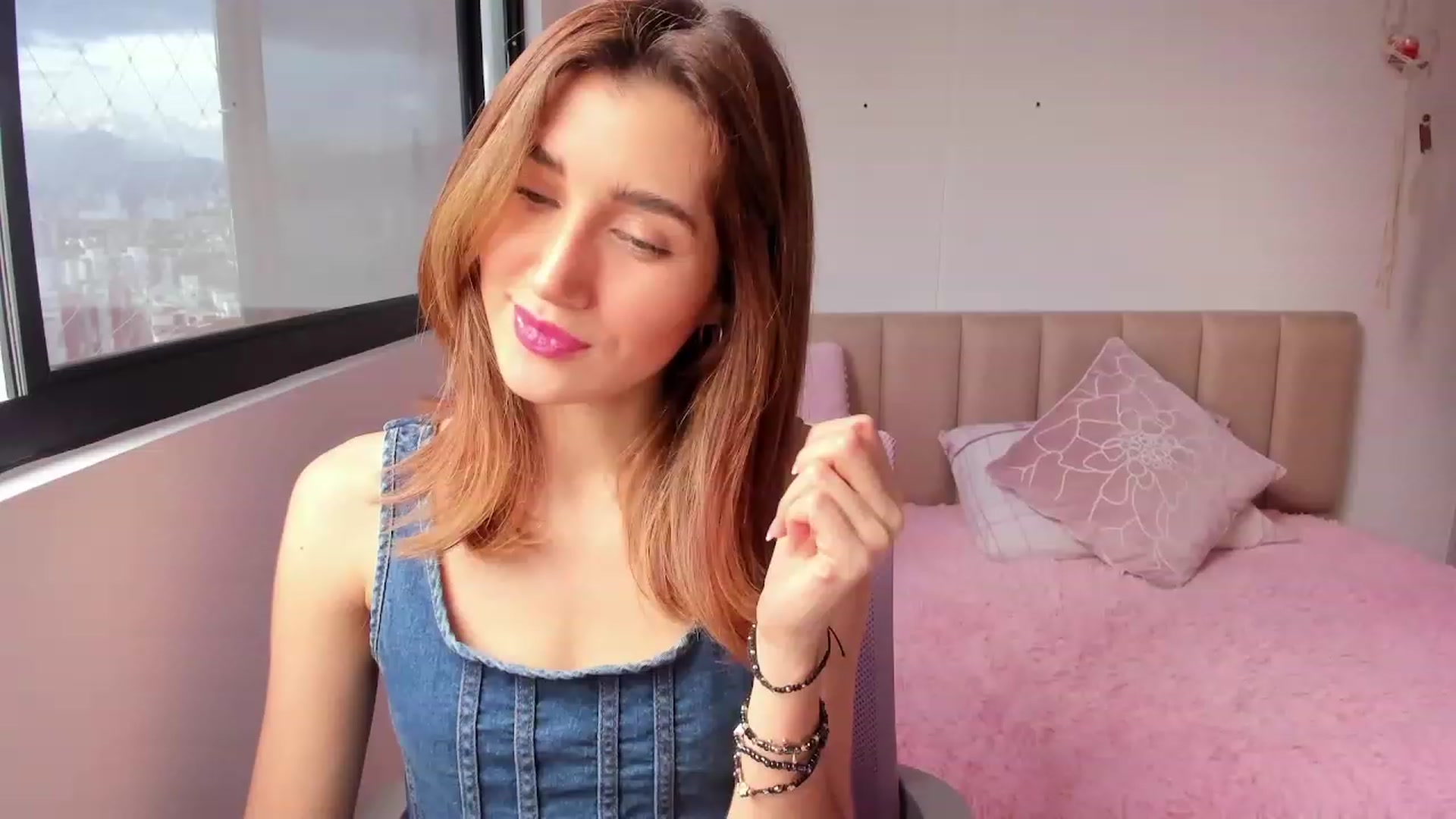 Gallery image thumbnail from Angelnaaughty's myfreecams stream on, 06/15/2023, 23:11 image 6 of 20