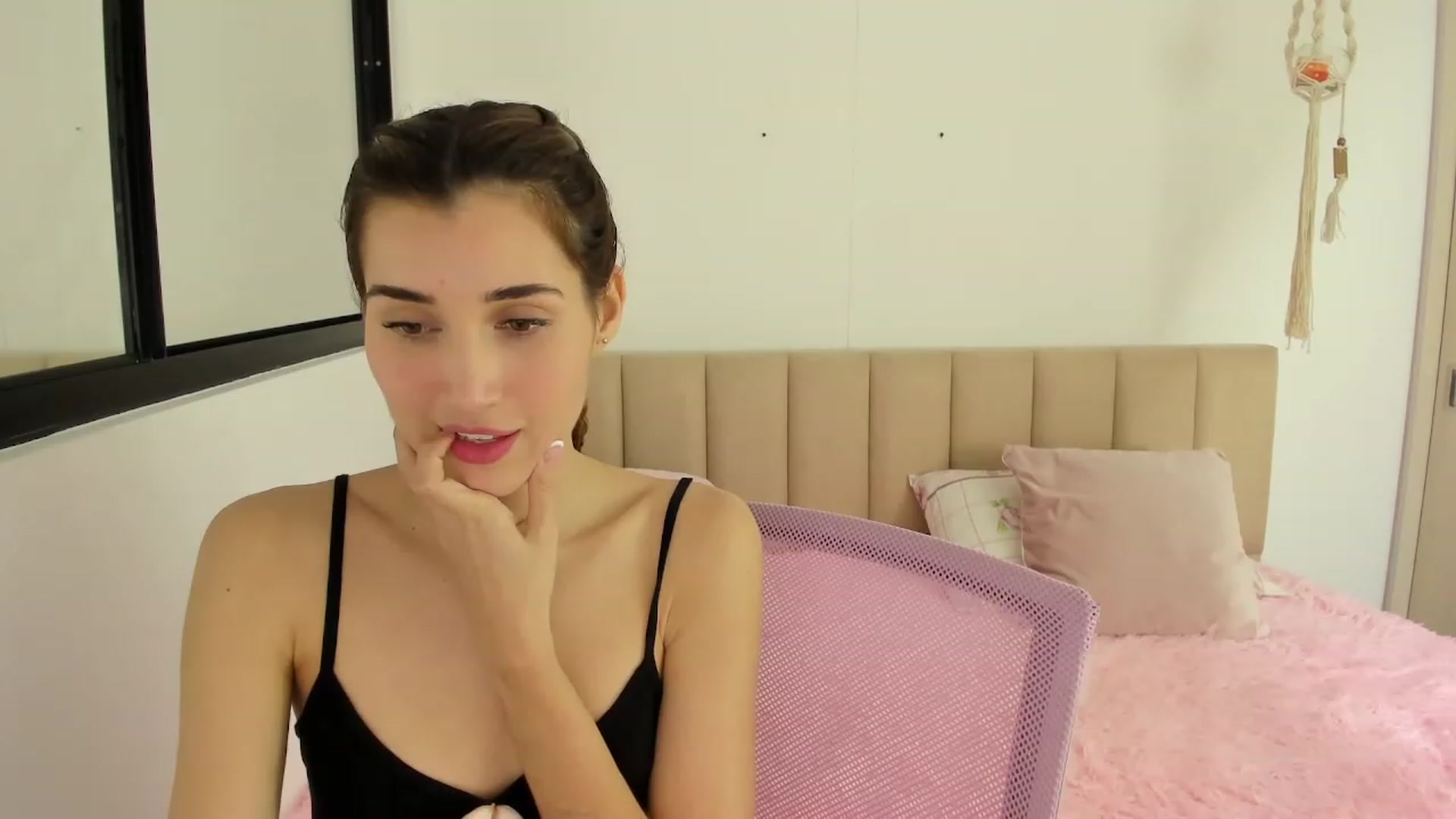 Gallery image thumbnail from Angelnaaughty's myfreecams stream on, 06/27/2023, 23:47 image 18 of 20