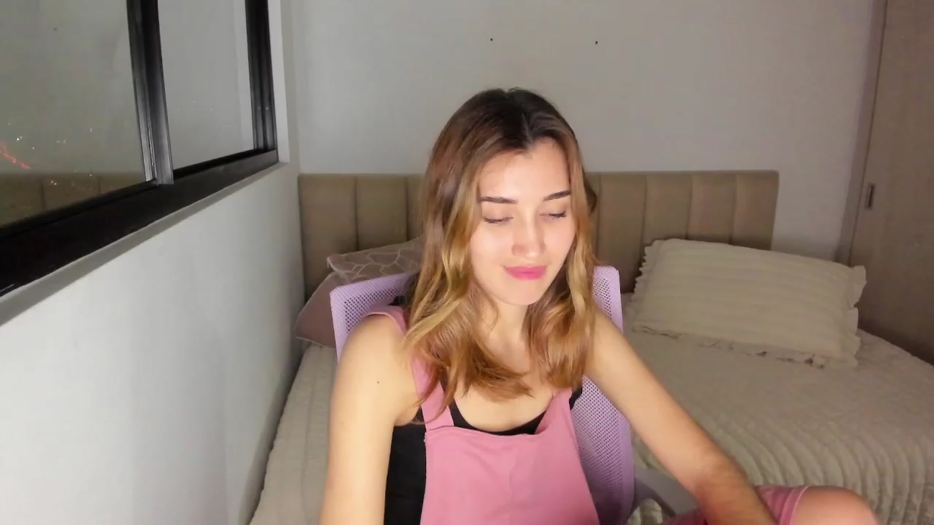 Gallery image thumbnail from Angelnaaughty's myfreecams stream on, 07/04/2023, 23:48 image 9 of 20