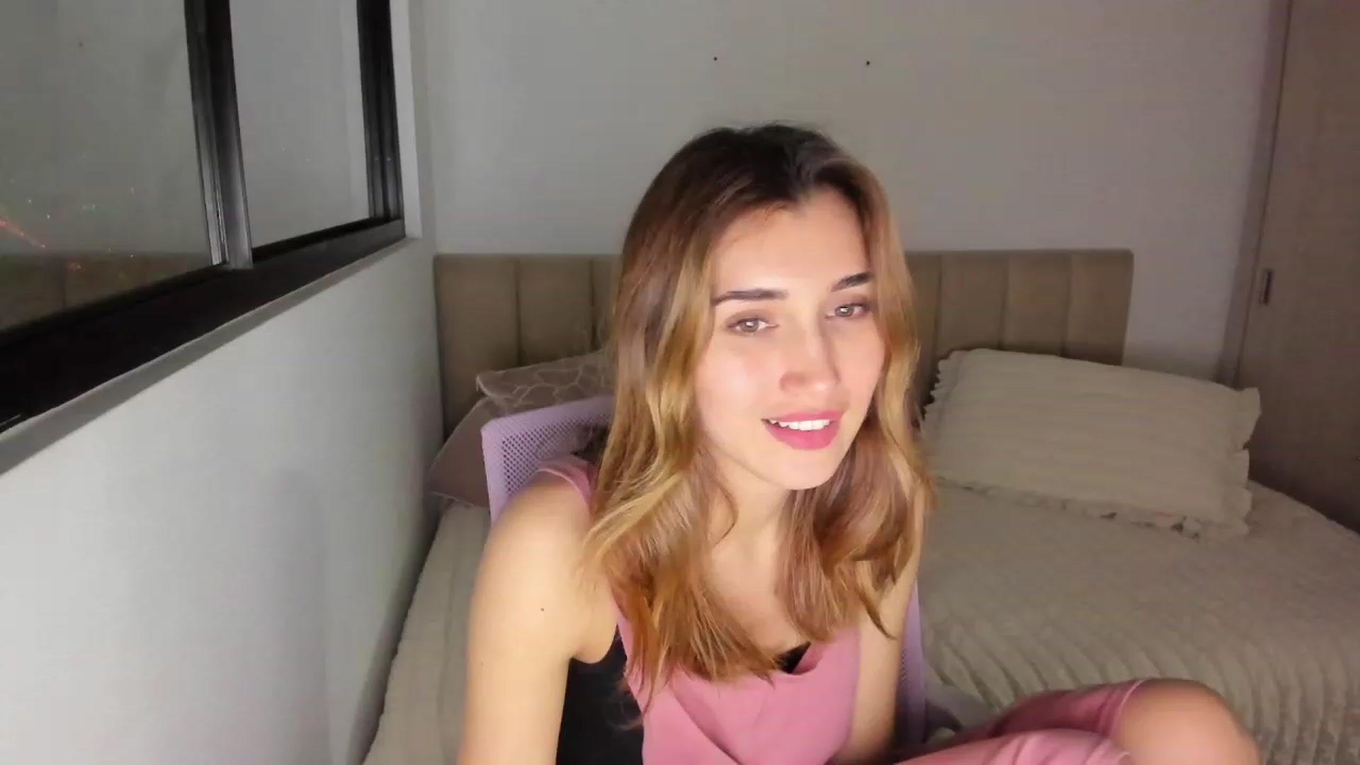 Gallery image thumbnail from Angelnaaughty's myfreecams stream on, 07/04/2023, 23:48 image 1 of 20