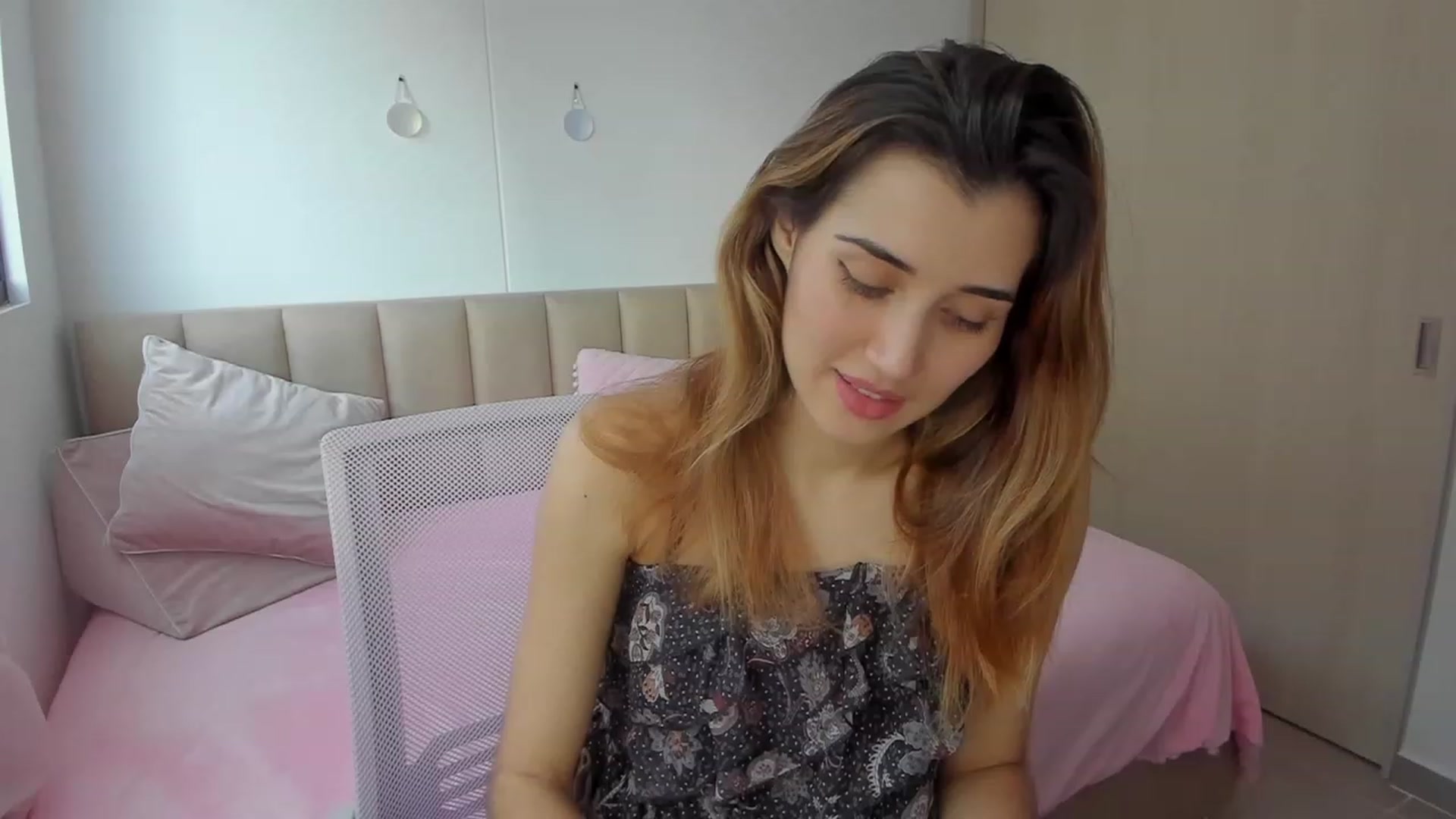Gallery image thumbnail from Angelnaaughty's myfreecams stream on, 09/26/2023, 22:37 image 7 of 20