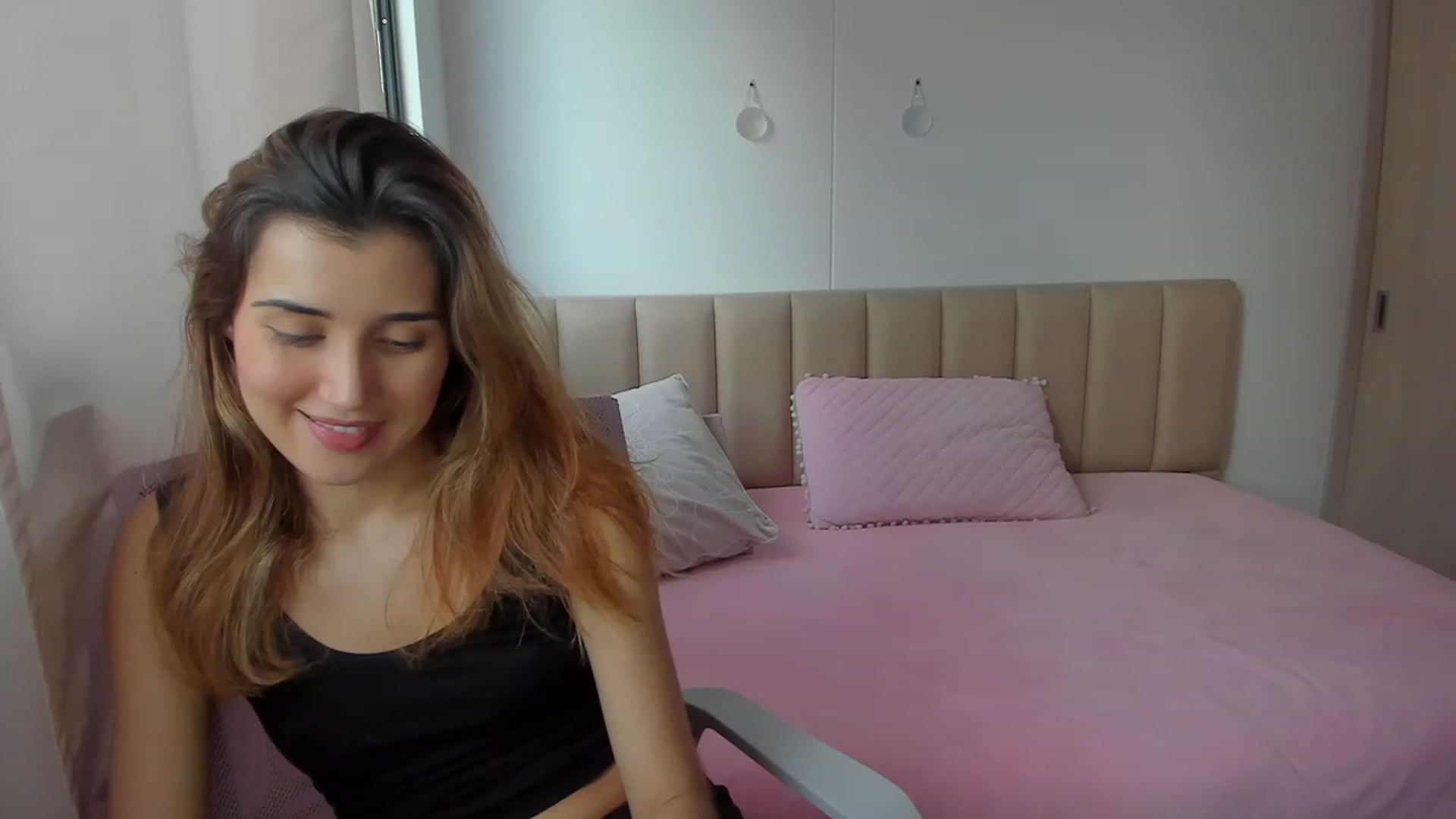 Gallery image thumbnail from Angelnaaughty's myfreecams stream on, 09/27/2023, 22:00 image 14 of 20