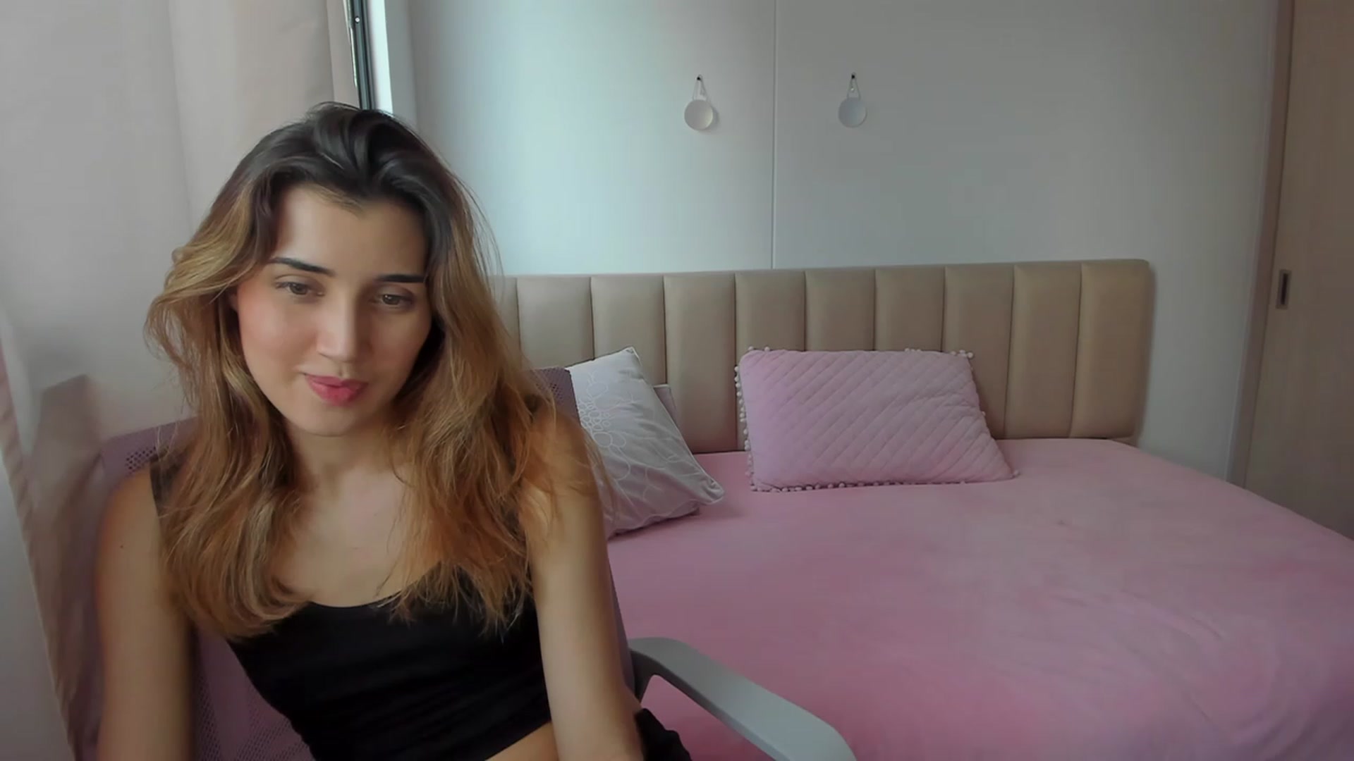 Gallery image thumbnail from Angelnaaughty's myfreecams stream on, 09/27/2023, 22:00 image 17 of 20