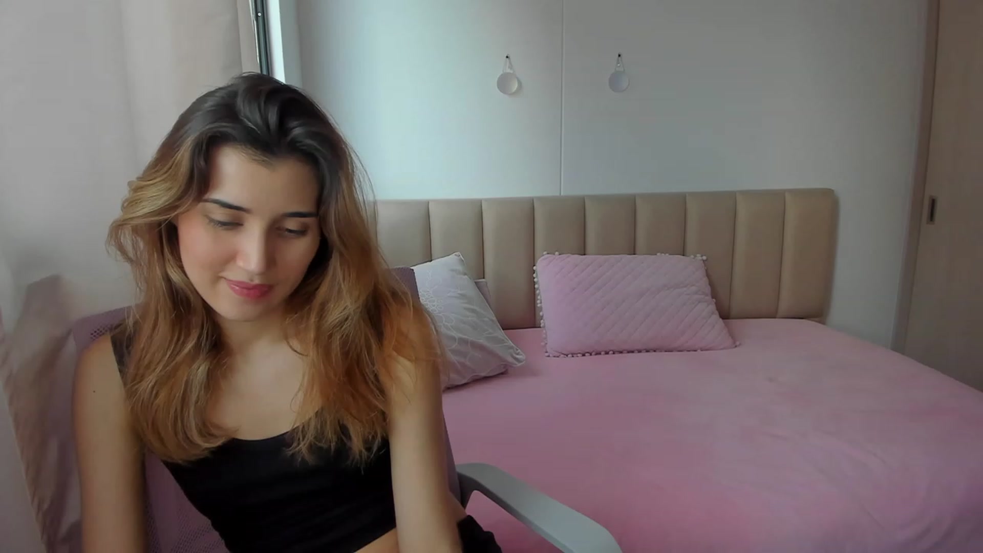 Gallery image thumbnail from Angelnaaughty's myfreecams stream on, 09/27/2023, 22:00 image 16 of 20