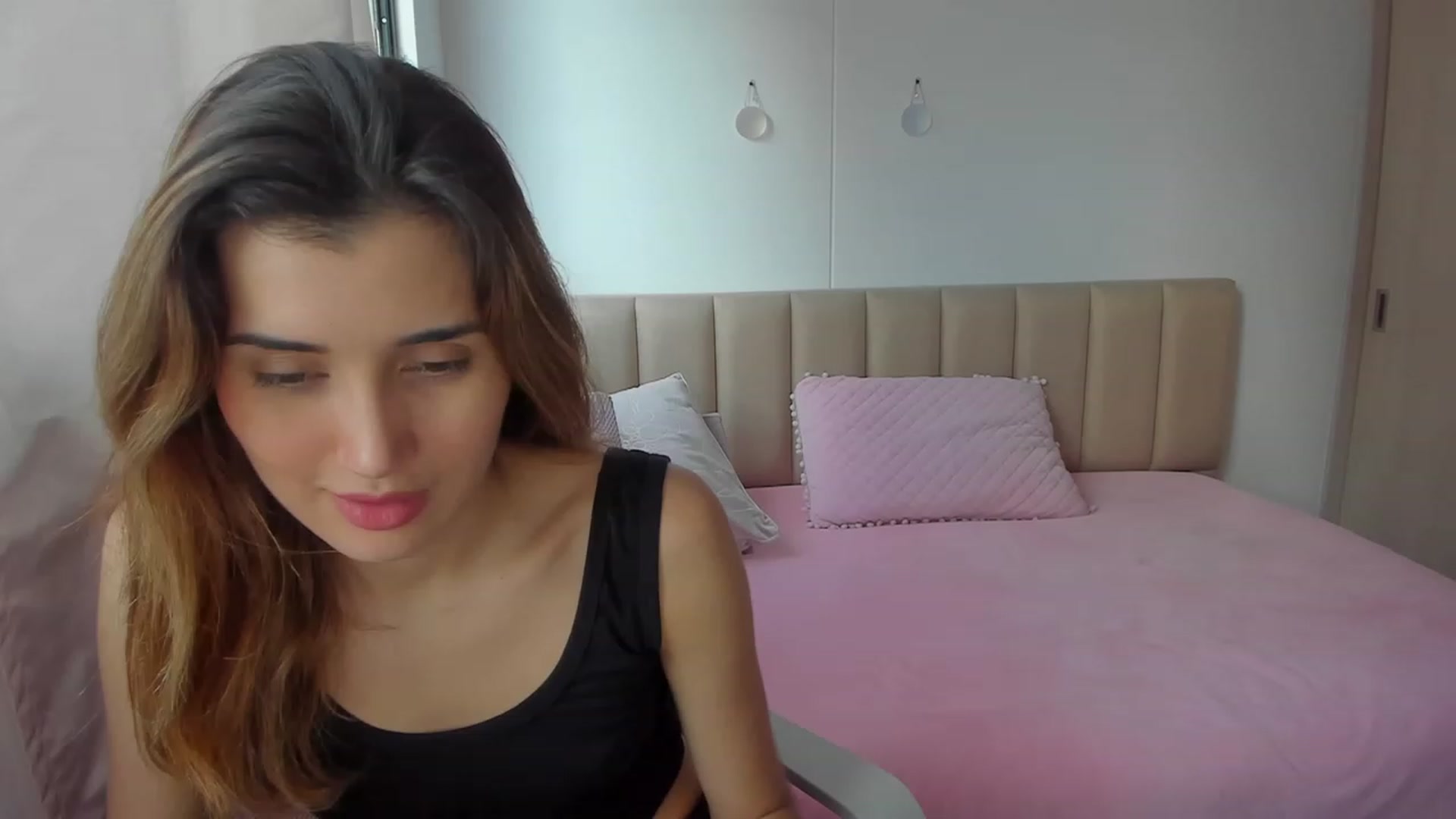 Gallery image thumbnail from Angelnaaughty's myfreecams stream on, 09/27/2023, 22:00 image 12 of 20