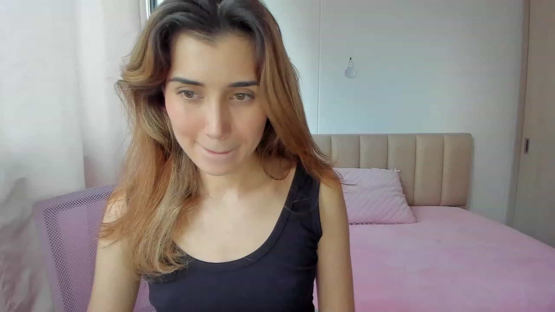 Gallery image thumbnail from Angelnaaughty's myfreecams stream on, 09/27/2023, 22:00 image 18 of 20