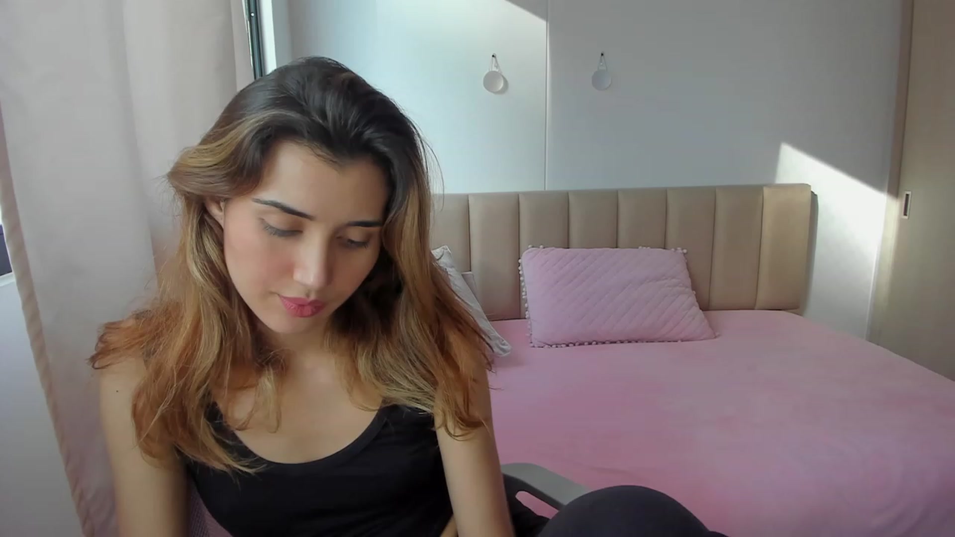 Gallery image thumbnail from Angelnaaughty's myfreecams stream on, 09/27/2023, 22:00 image 5 of 20
