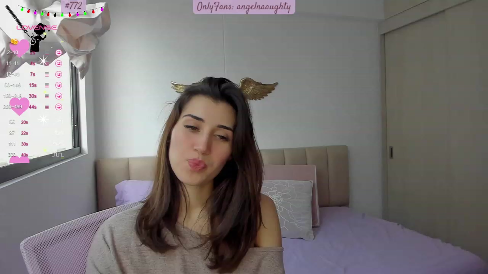Gallery image thumbnail from Angelnaaughty's myfreecams stream on, 11/16/2023, 18:24 image 15 of 20