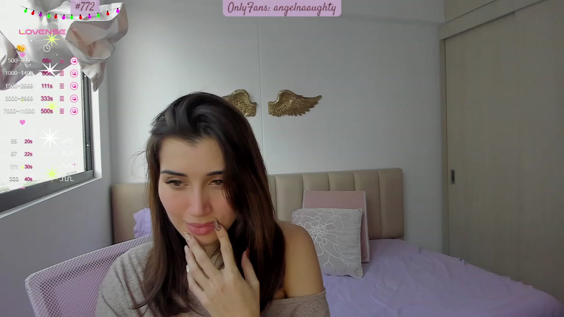 Gallery image thumbnail from Angelnaaughty's myfreecams stream on, 11/16/2023, 18:24 image 17 of 20
