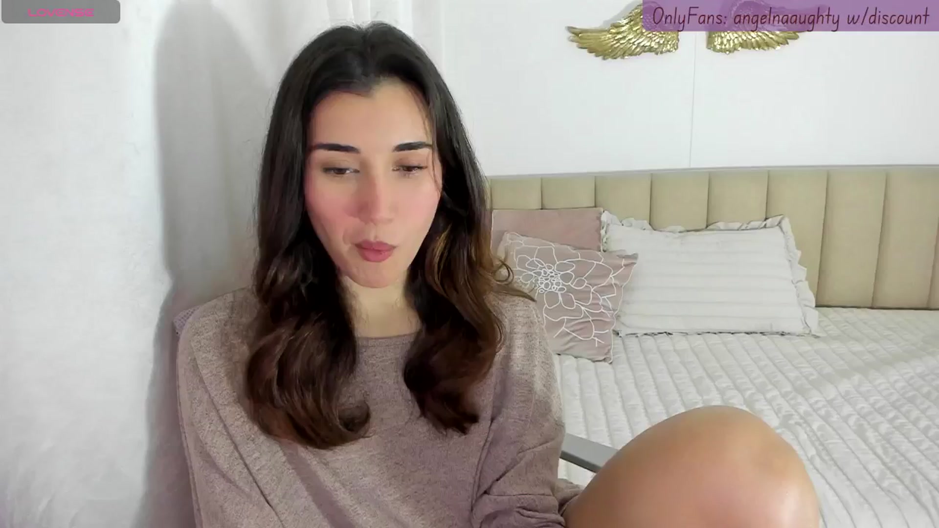 Gallery image thumbnail from Angelnaaughty's myfreecams stream on, 08/14/2024, 06:21 image 1 of 20