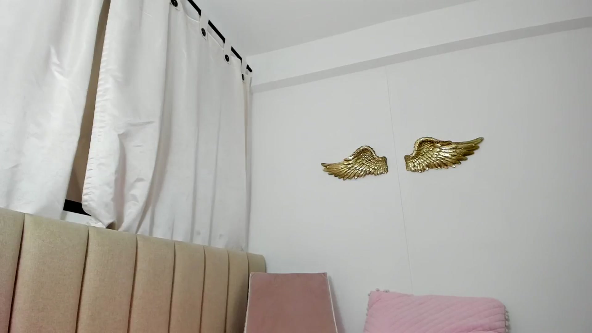 Gallery image thumbnail from Angelnaaughty's myfreecams stream on, 10/23/2024, 23:16 image 14 of 20