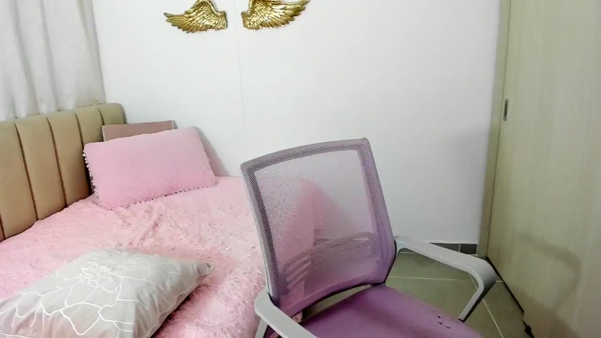Gallery image thumbnail from Angelnaaughty's myfreecams stream on, 10/30/2024, 24:07 image 12 of 20