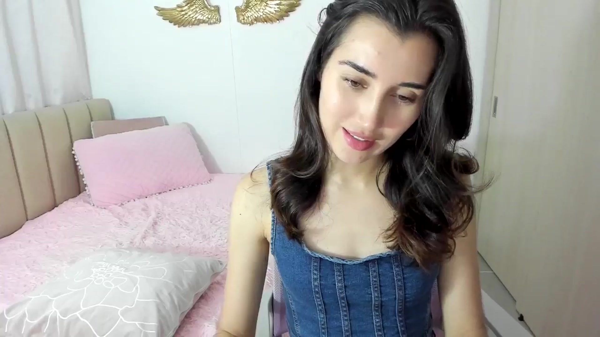 Gallery image thumbnail from Angelnaaughty's myfreecams stream on, 10/30/2024, 24:07 image 8 of 20