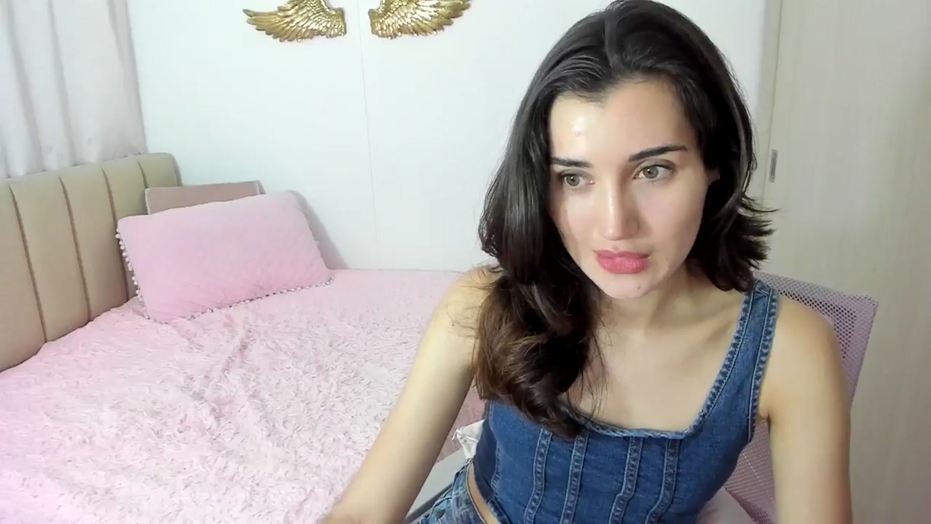 Gallery image thumbnail from Angelnaaughty's myfreecams stream on, 10/30/2024, 24:07 image 2 of 20