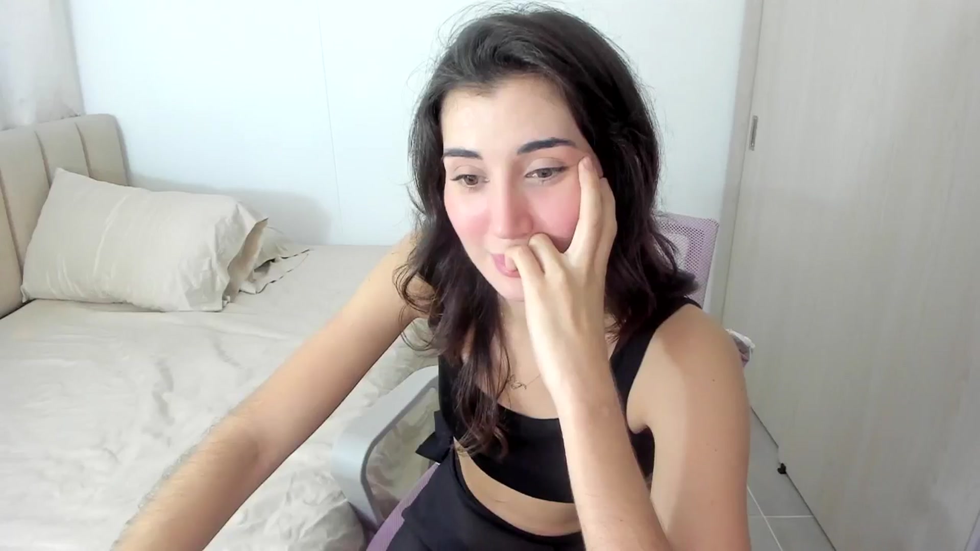 Gallery image thumbnail from Angelnaaughty's myfreecams stream on, 12/27/2024, 01:13 image 7 of 20