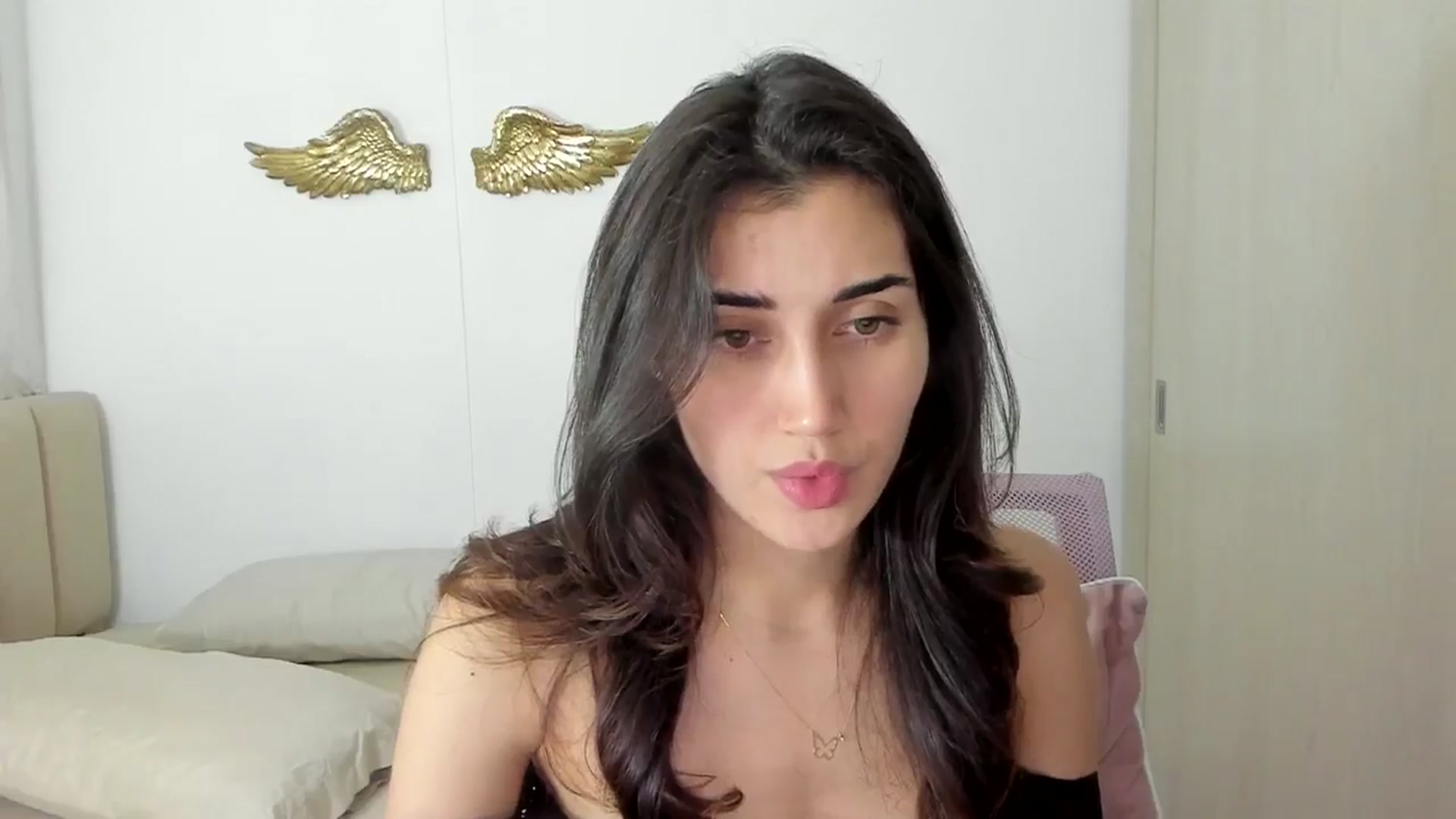 Gallery image thumbnail from Angelnaaughty's myfreecams stream on, 12/29/2024, 24:43 image 18 of 20