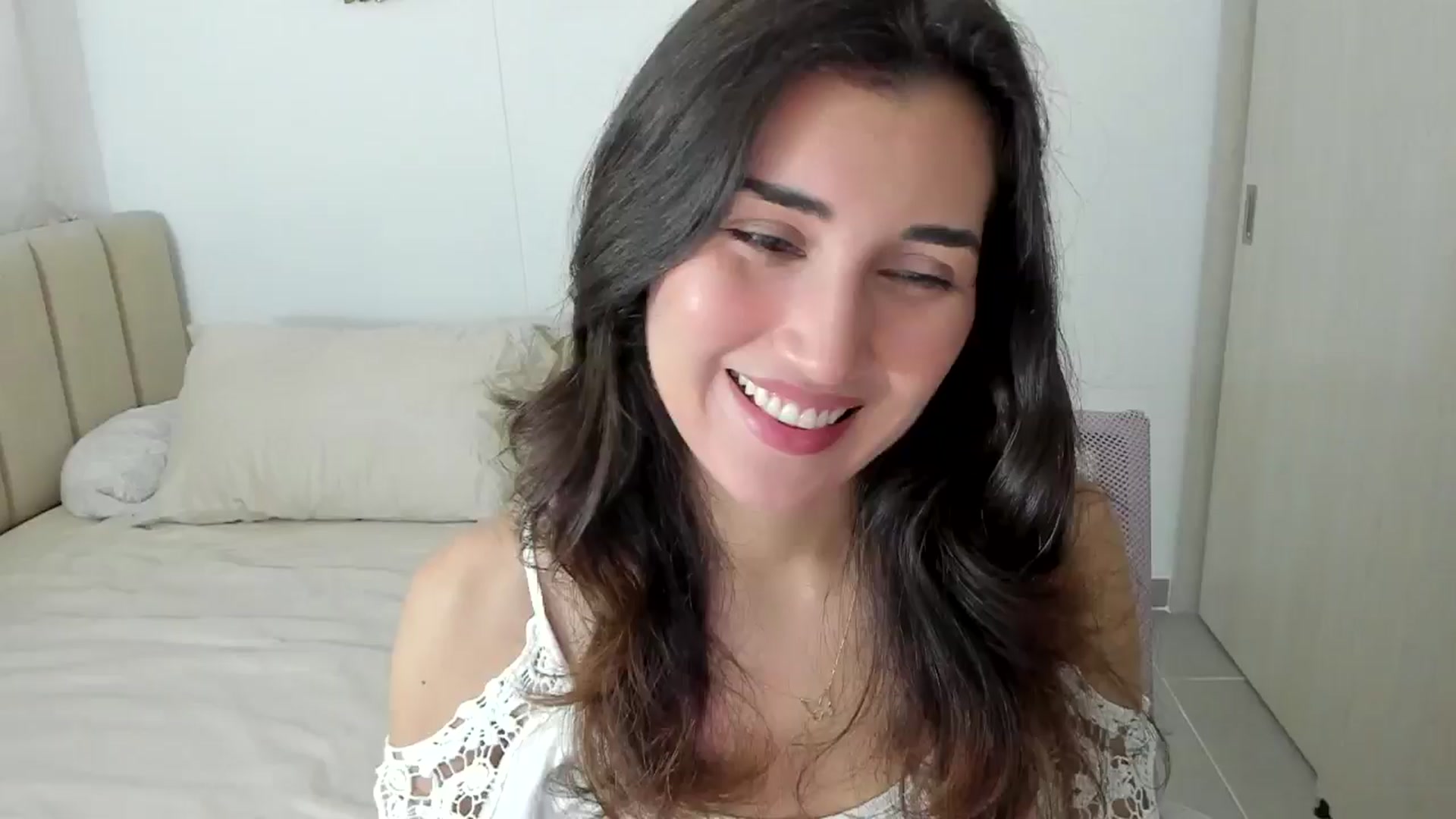 Gallery image thumbnail from Angelnaaughty's myfreecams stream on, 01/08/2025, 24:03 image 1 of 20