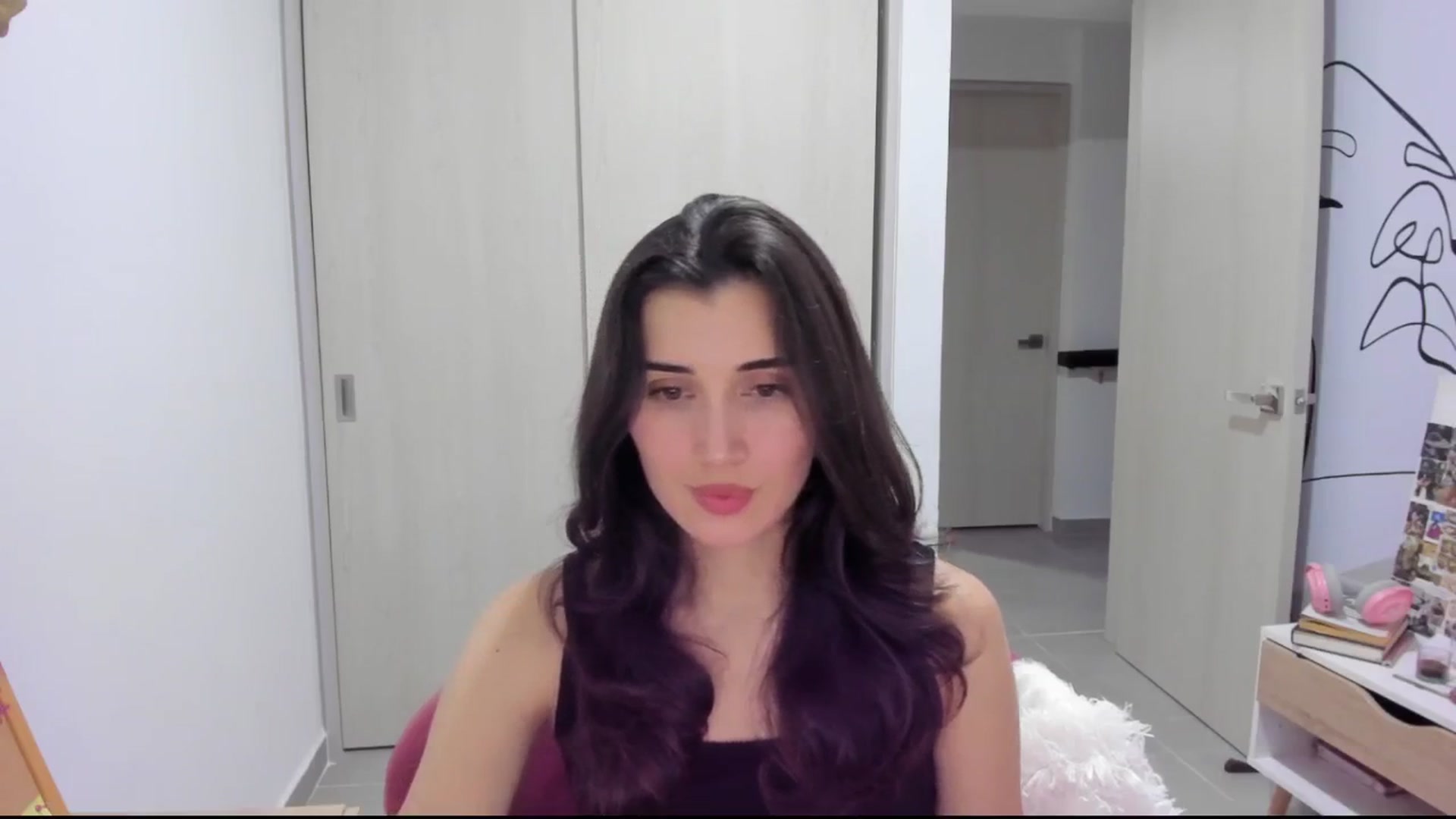 Gallery image thumbnail from Angelnaaughty's myfreecams stream on, 03/31/2025, 23:44 image 19 of 20