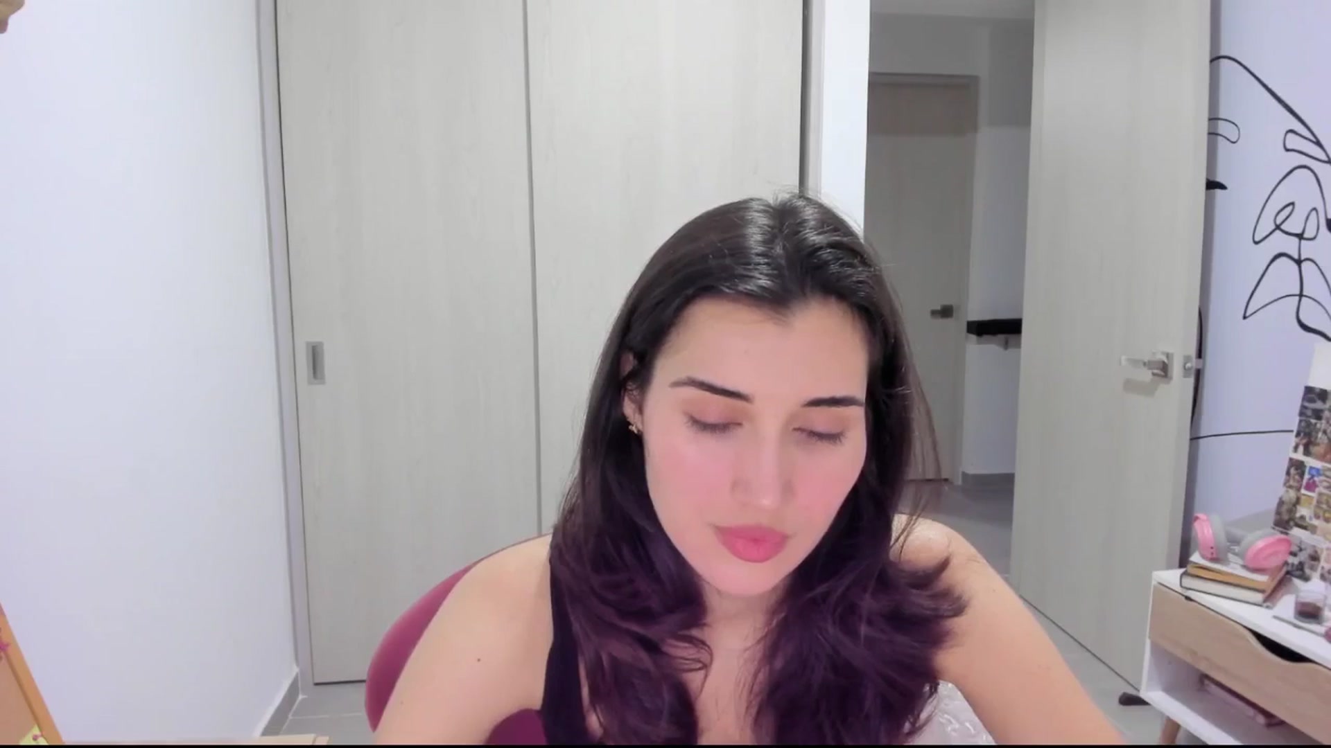 Gallery image thumbnail from Angelnaaughty's myfreecams stream on, 03/31/2025, 23:44 image 5 of 20