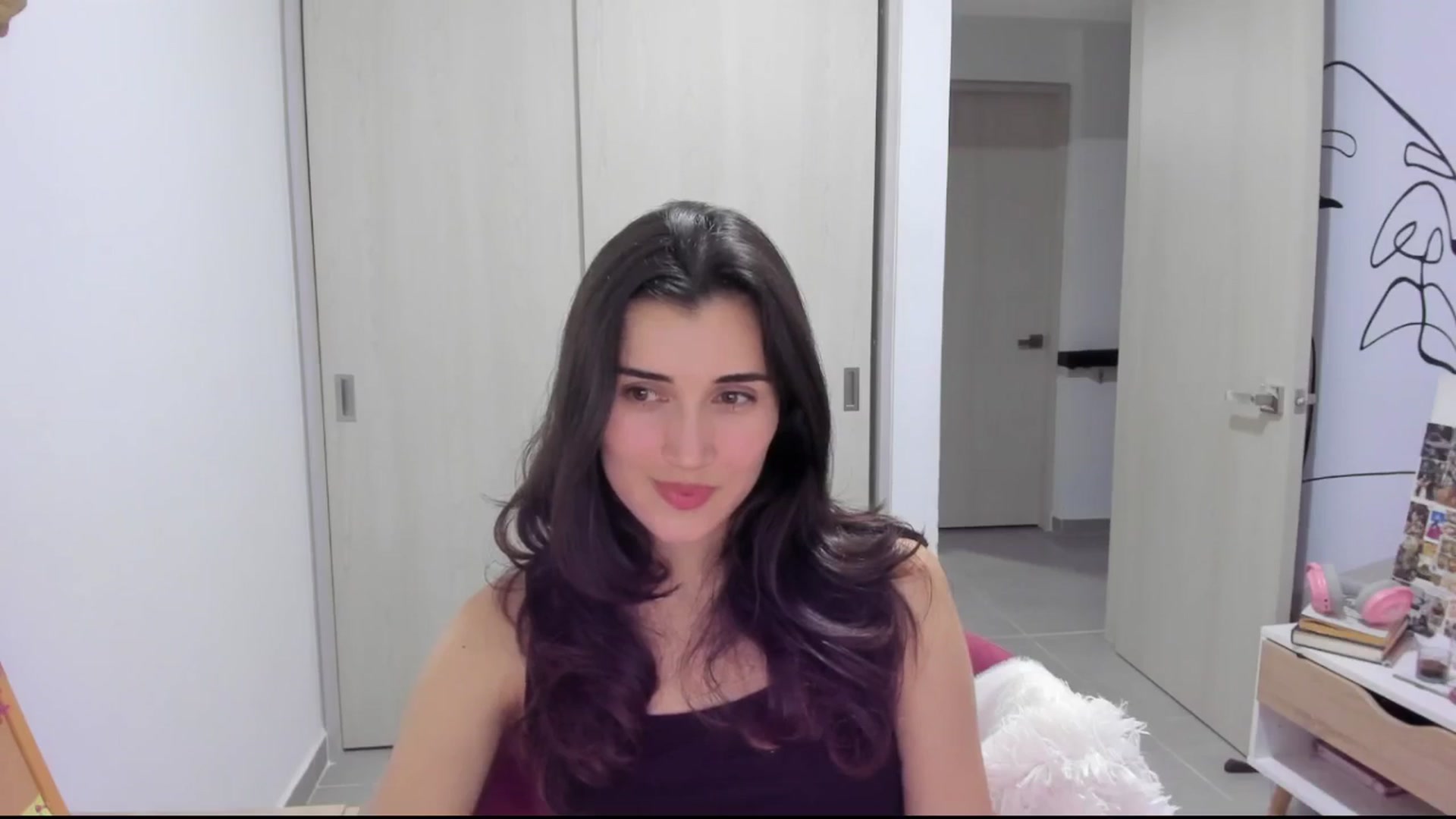 Gallery image thumbnail from Angelnaaughty's myfreecams stream on, 03/31/2025, 23:44 image 17 of 20