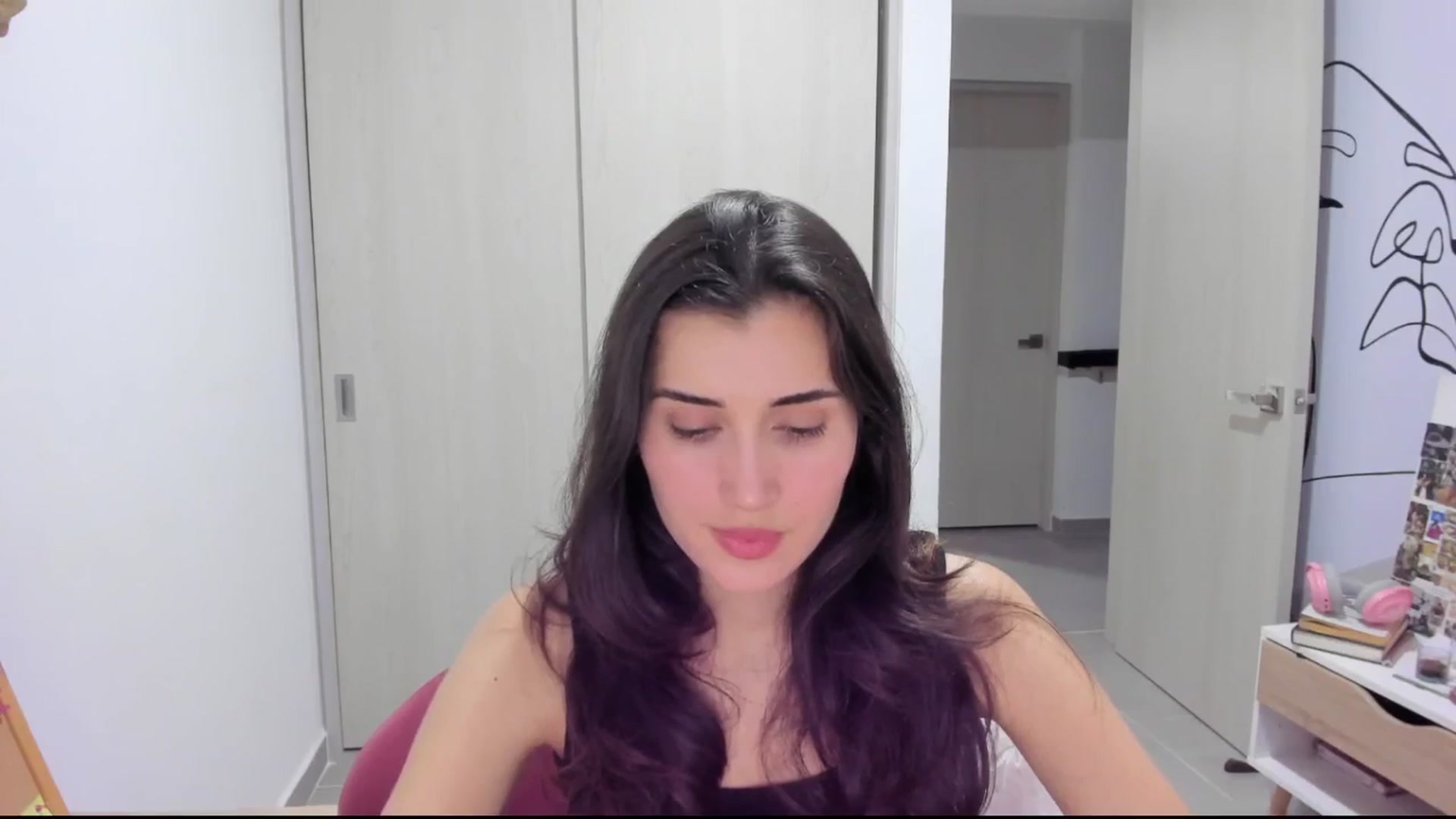 Gallery image thumbnail from Angelnaaughty's myfreecams stream on, 03/31/2025, 23:44 image 13 of 20