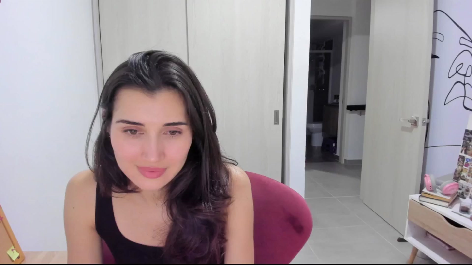 Gallery image thumbnail from Angelnaaughty's myfreecams stream on, 04/01/2025, 02:49 image 14 of 20
