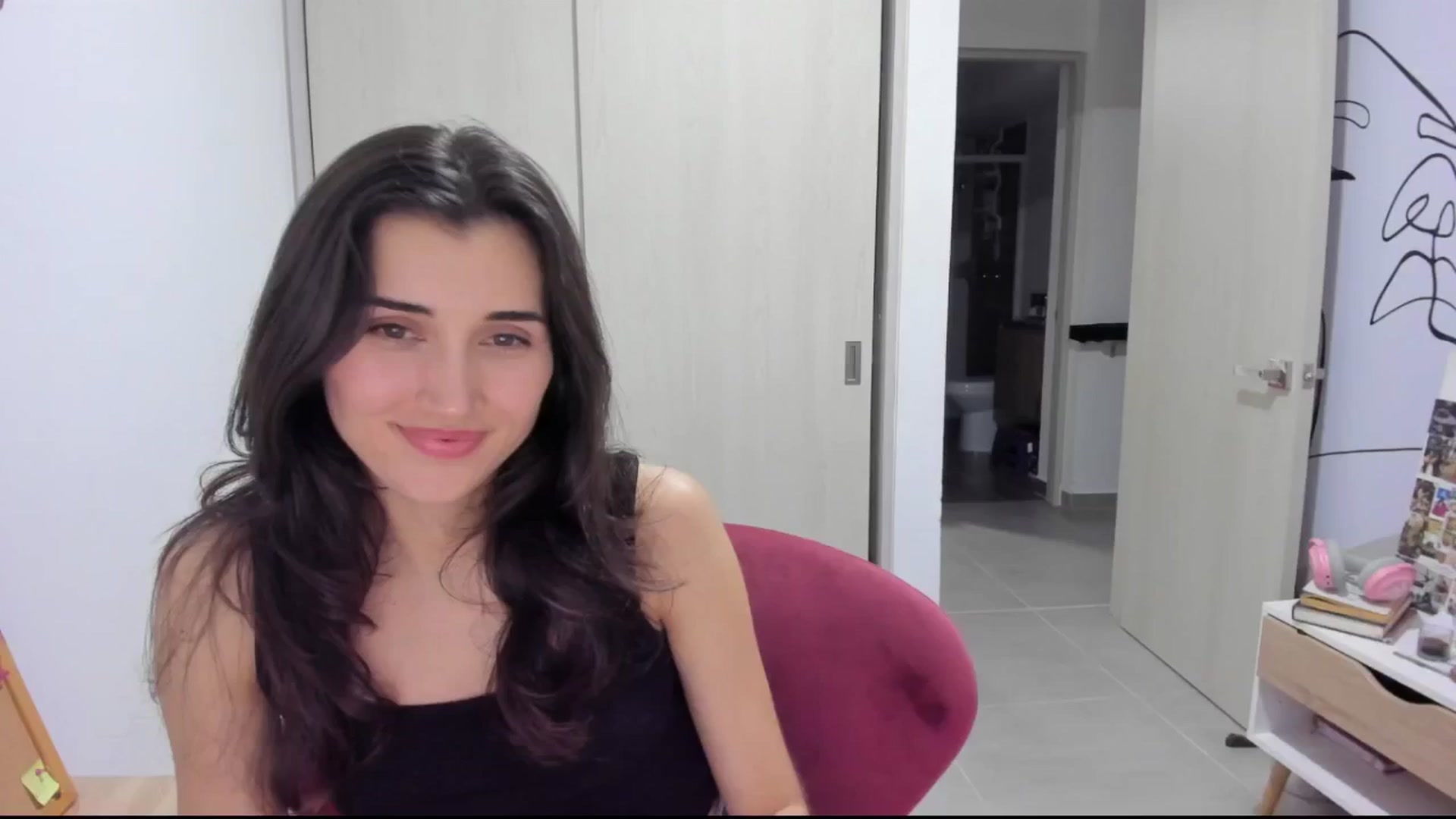 Gallery image thumbnail from Angelnaaughty's myfreecams stream on, 04/01/2025, 02:49 image 9 of 20