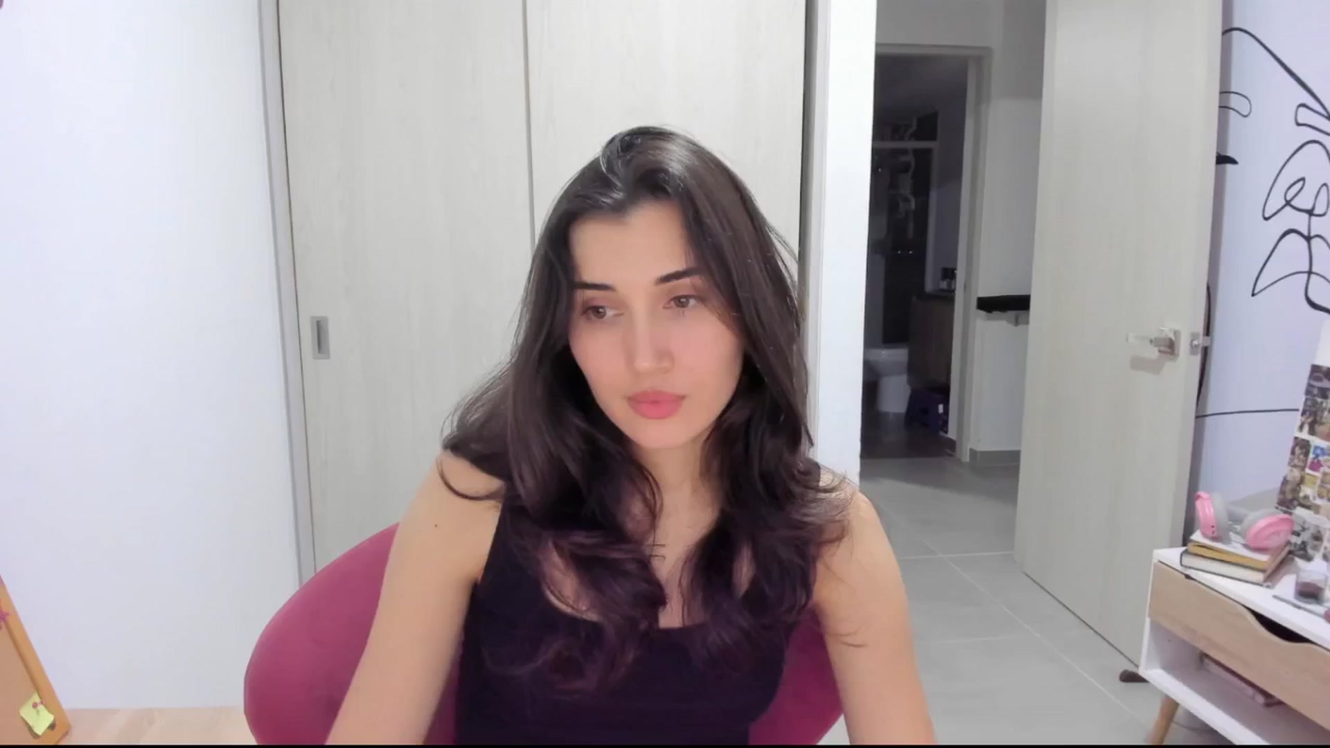 Gallery image thumbnail from Angelnaaughty's myfreecams stream on, 04/01/2025, 02:49 image 12 of 20