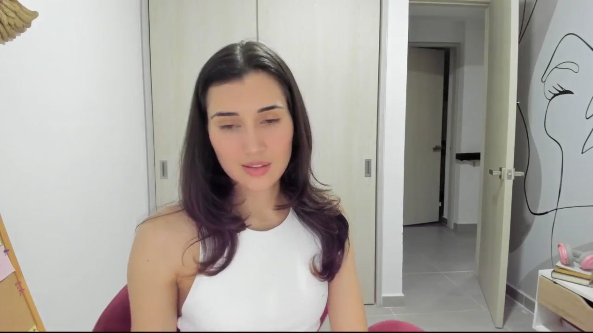 Gallery image thumbnail from Angelnaaughty's myfreecams stream on, 04/02/2025, 24:09 image 4 of 20