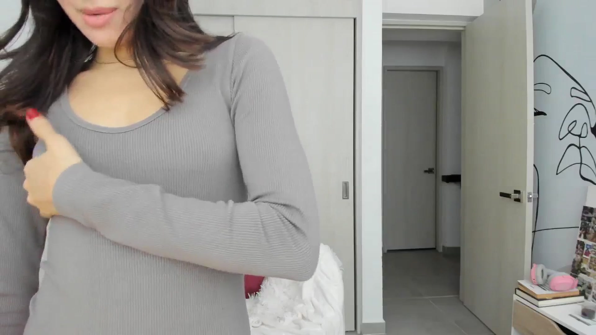 Gallery image thumbnail from Angelnaaughty's myfreecams stream on, 04/08/2025, 18:44 image 4 of 20
