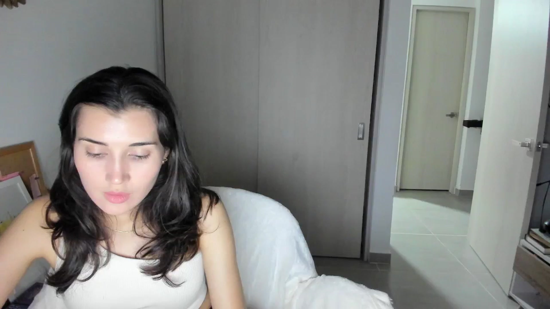 Gallery image thumbnail from Angelnaaughty's myfreecams stream on, 05/06/2025, 24:36 image 18 of 20