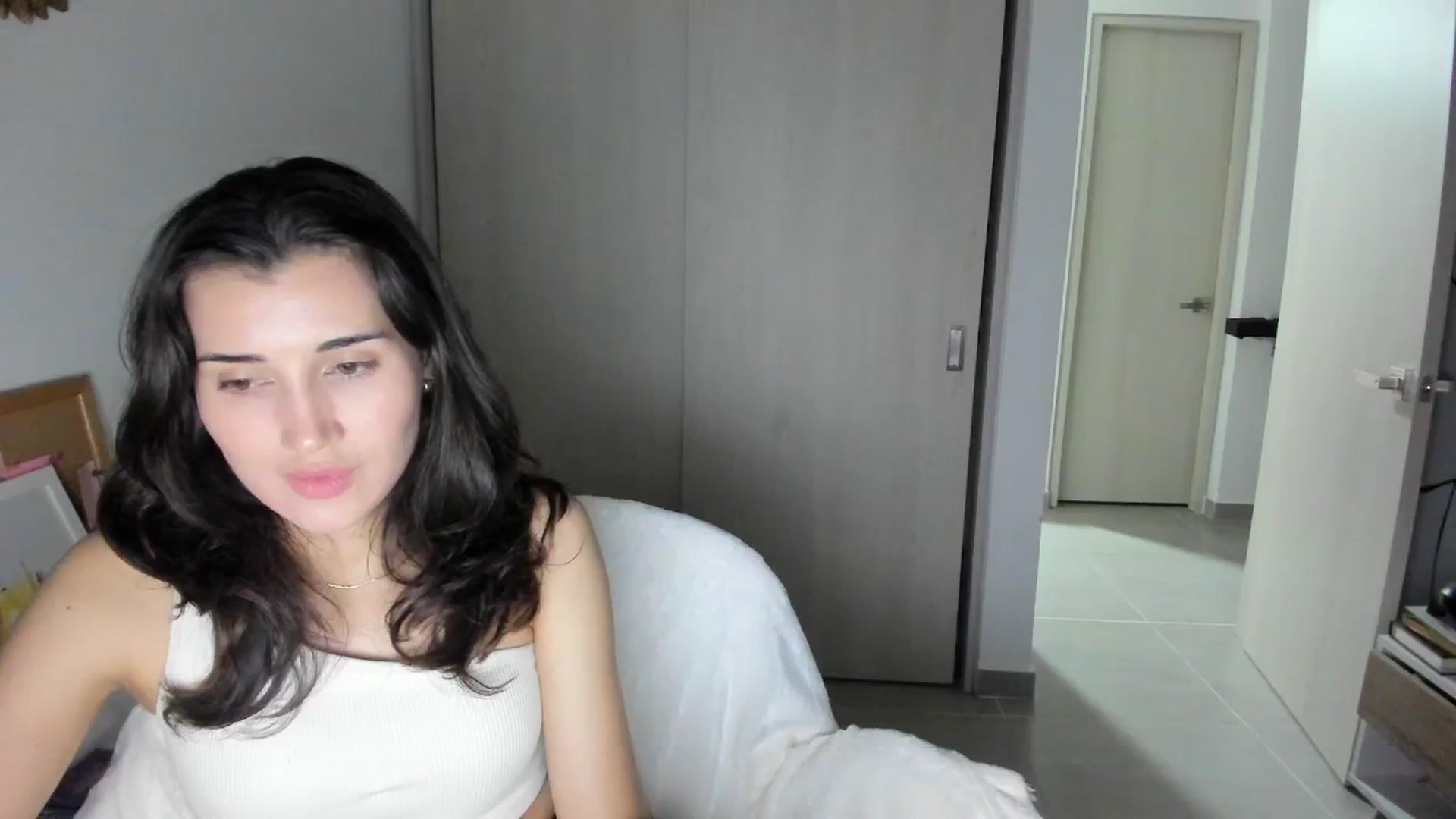 Gallery image thumbnail from Angelnaaughty's myfreecams stream on, 05/06/2025, 24:36 image 13 of 20