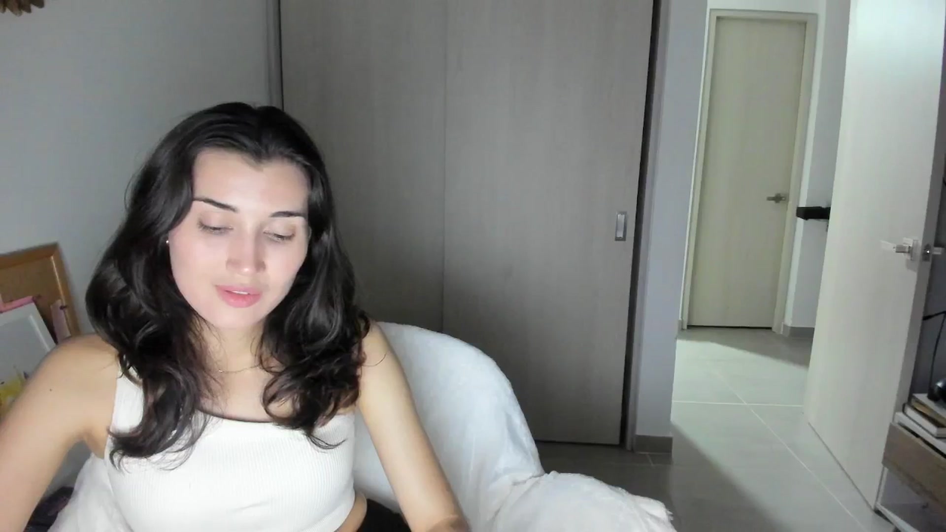 Gallery image thumbnail from Angelnaaughty's myfreecams stream on, 05/06/2025, 24:36 image 10 of 20
