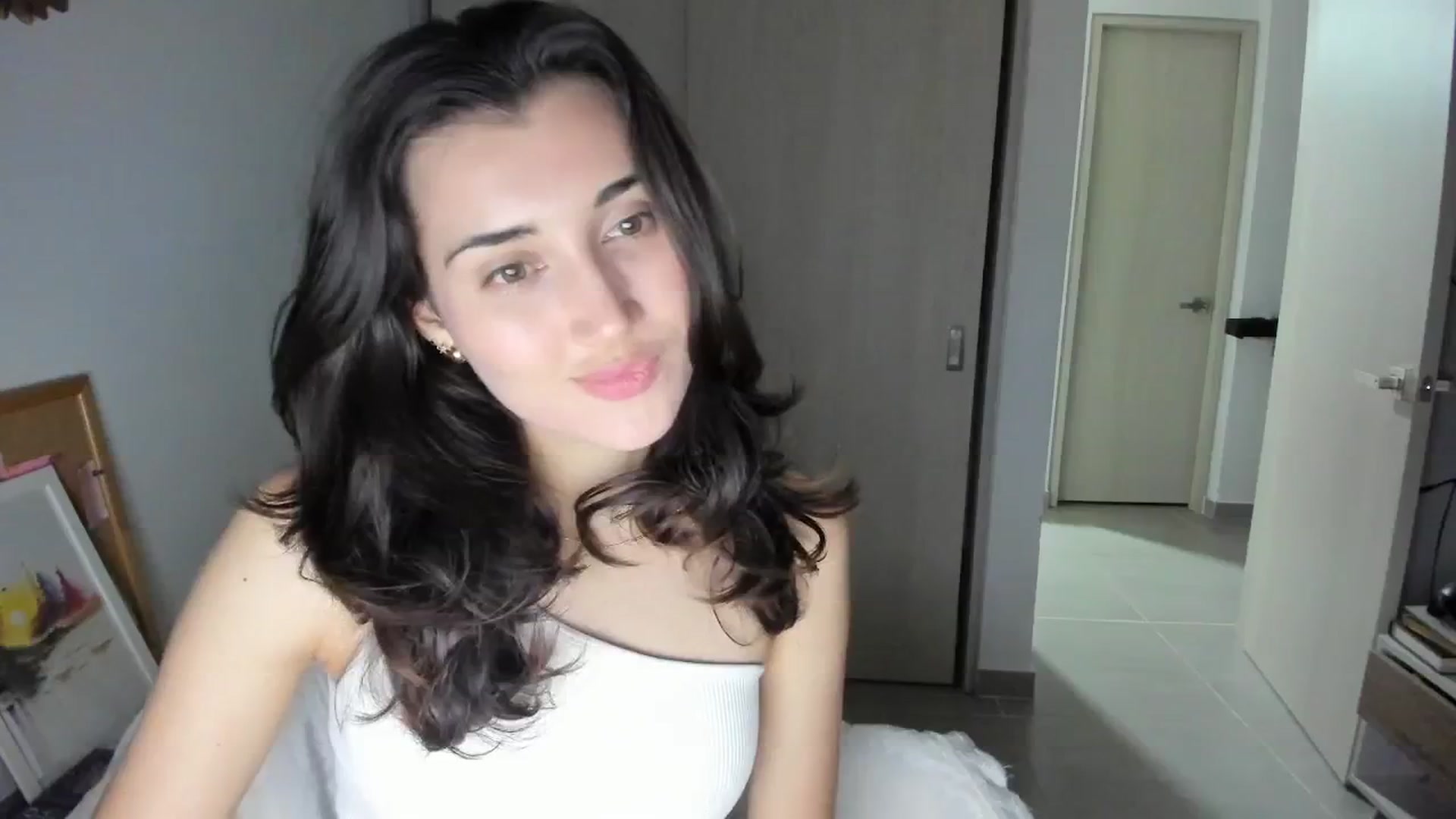 Gallery image thumbnail from Angelnaaughty's myfreecams stream on, 05/06/2025, 24:36 image 1 of 20
