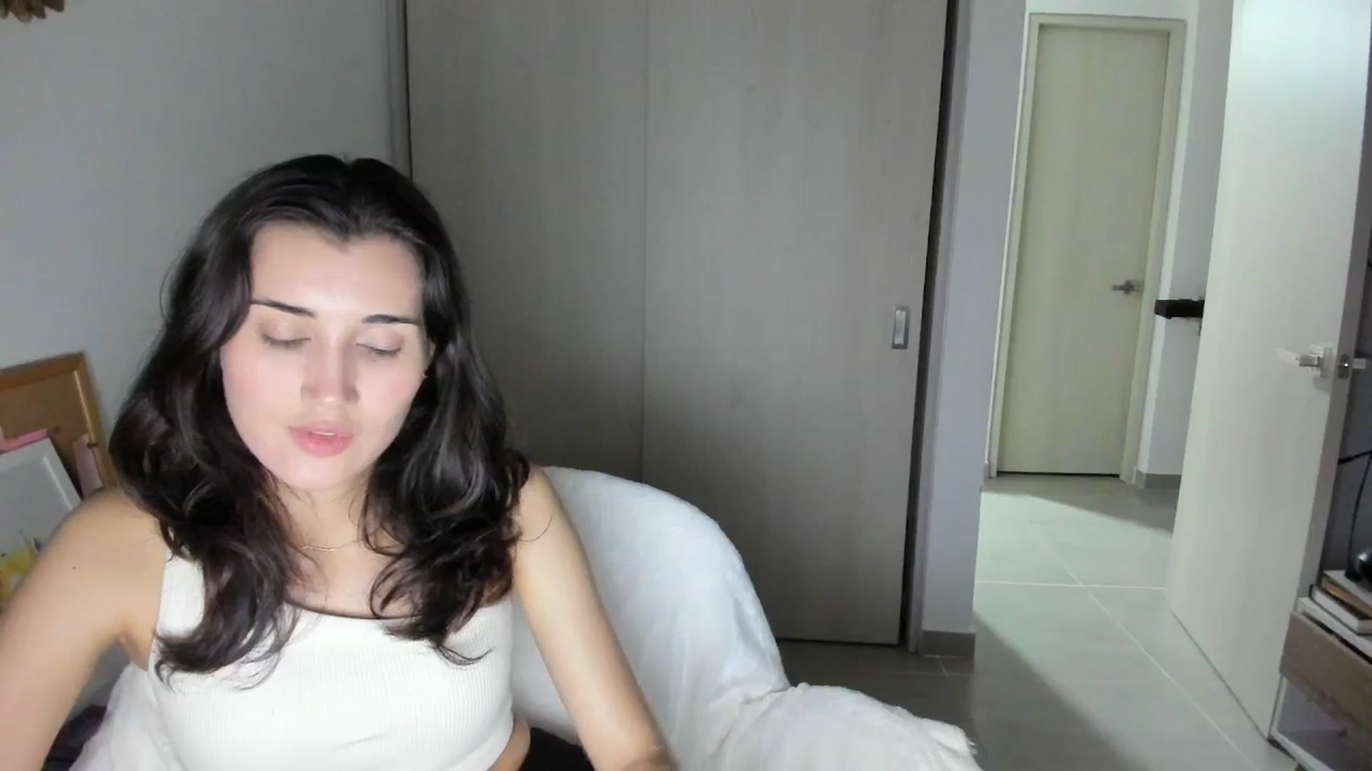 Gallery image thumbnail from Angelnaaughty's myfreecams stream on, 05/06/2025, 24:36 image 12 of 20