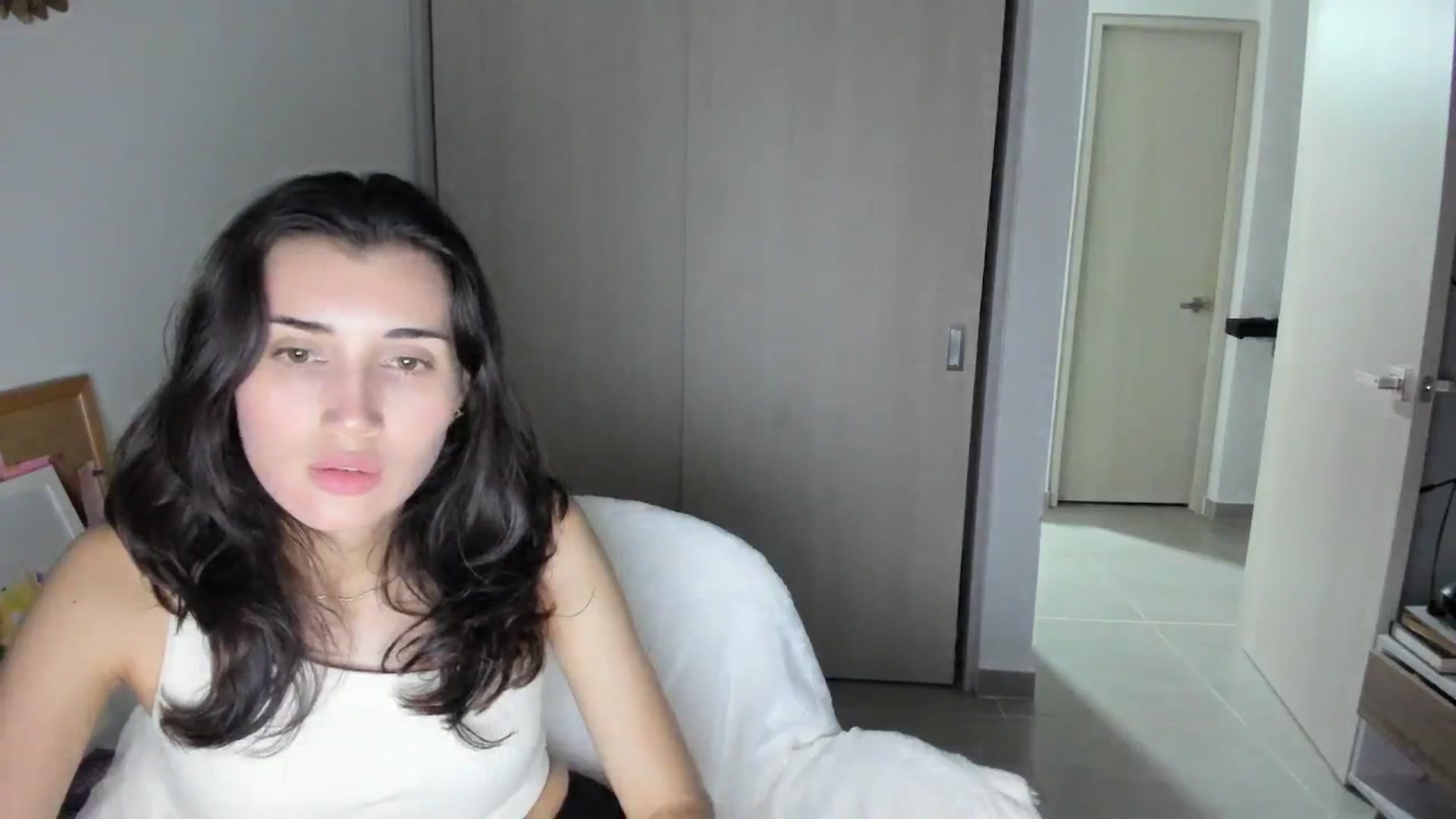 Gallery image thumbnail from Angelnaaughty's myfreecams stream on, 05/06/2025, 24:36 image 16 of 20