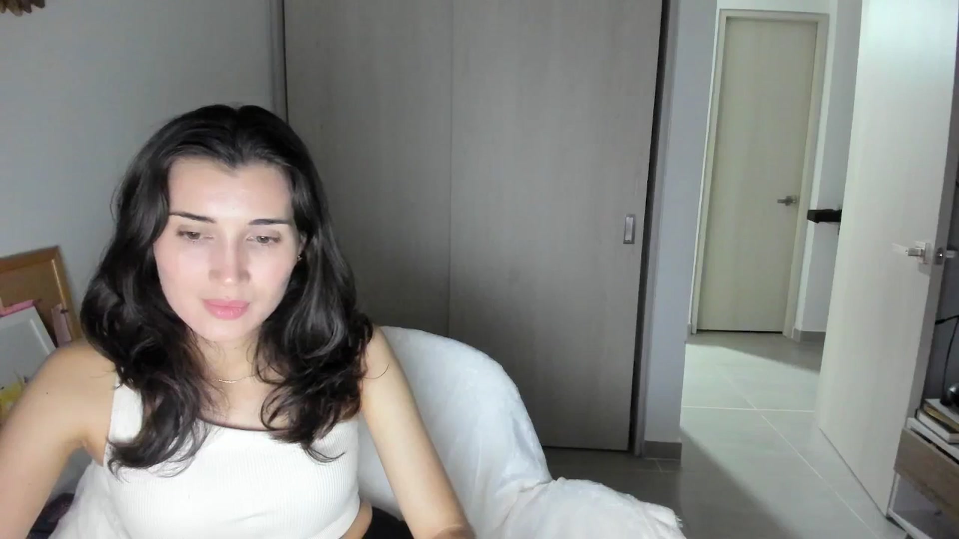 Gallery image thumbnail from Angelnaaughty's myfreecams stream on, 05/06/2025, 24:36 image 11 of 20