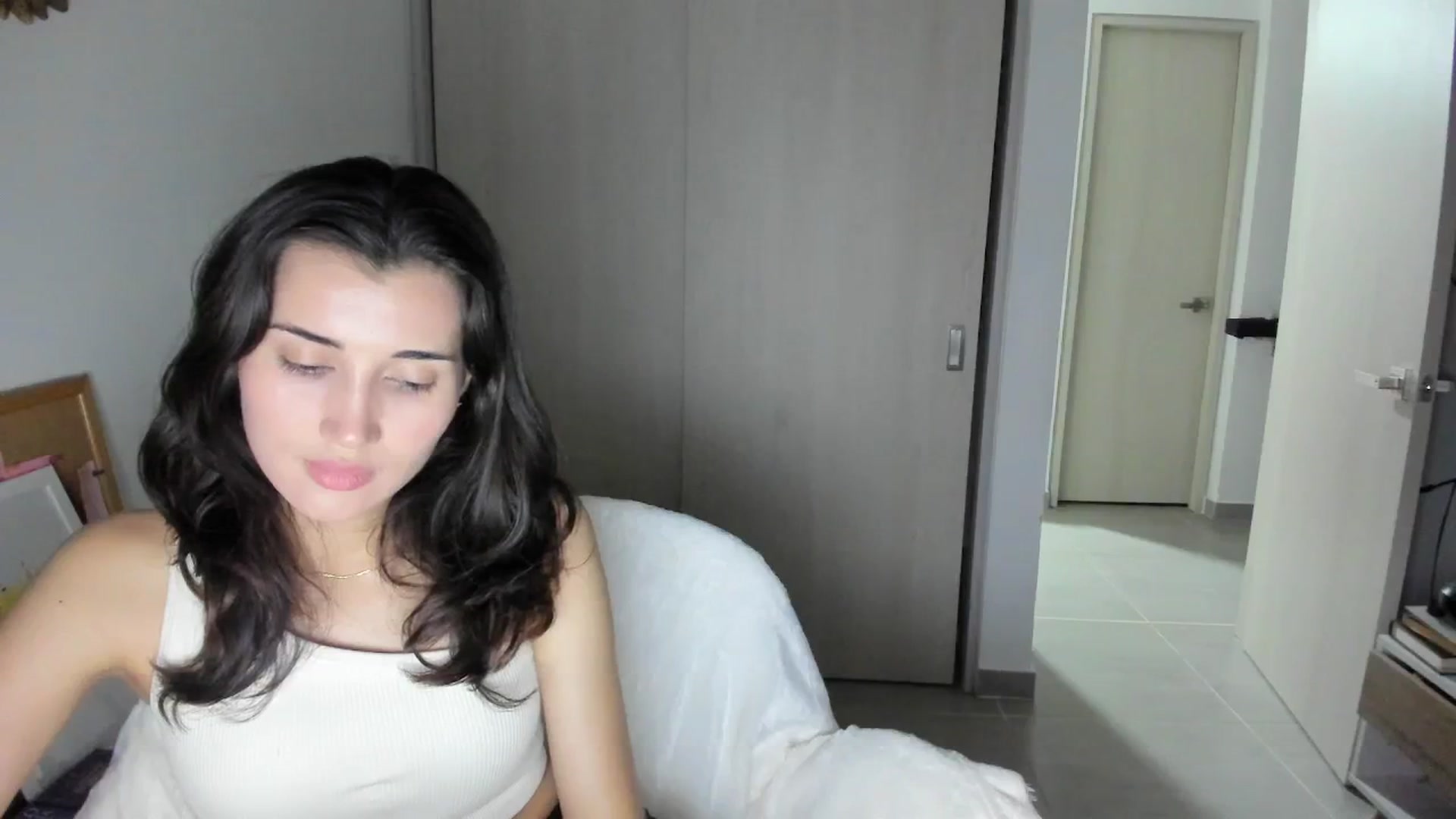 Gallery image thumbnail from Angelnaaughty's myfreecams stream on, 05/06/2025, 24:36 image 8 of 20