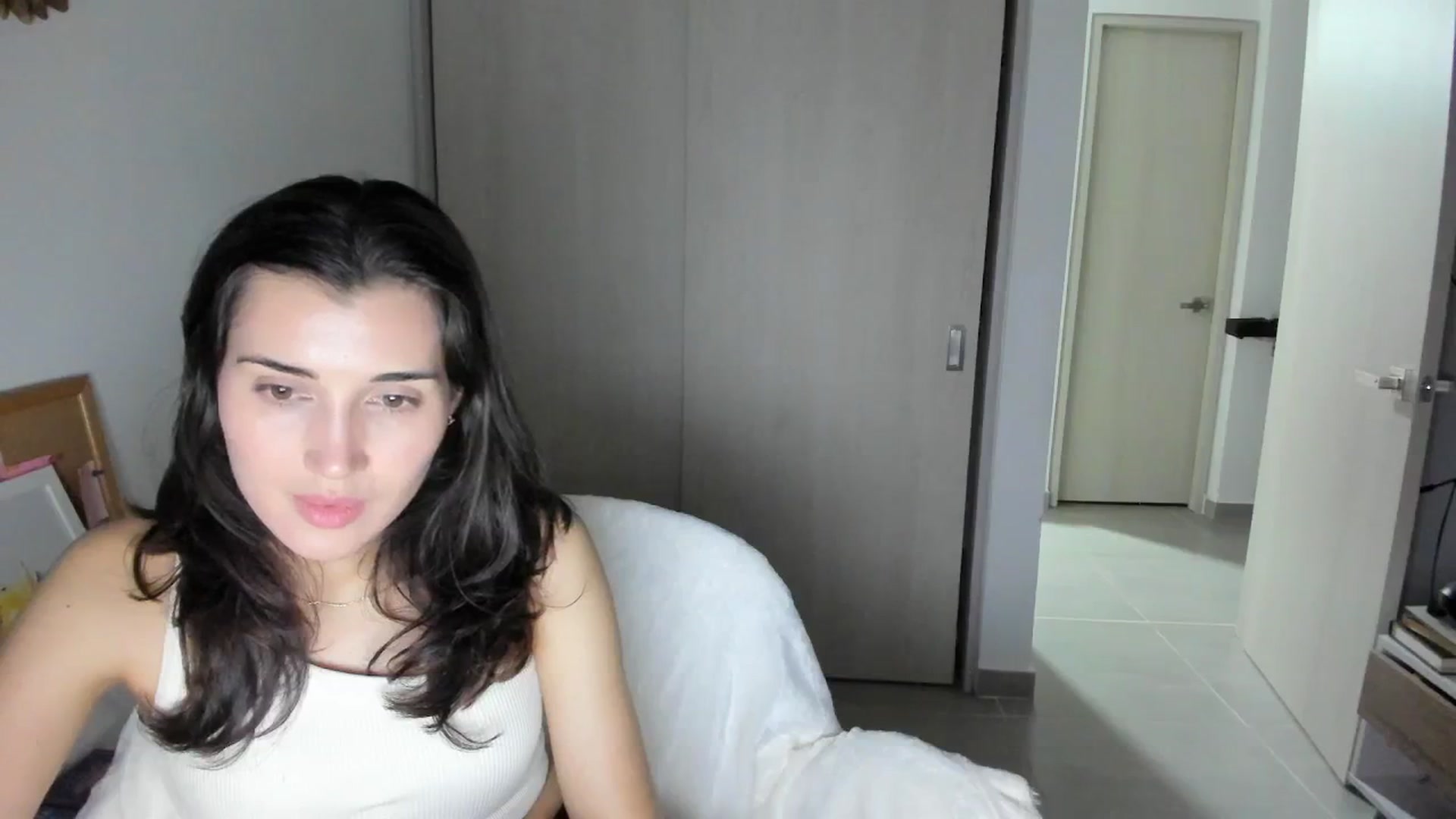 Gallery image thumbnail from Angelnaaughty's myfreecams stream on, 05/06/2025, 24:36 image 17 of 20
