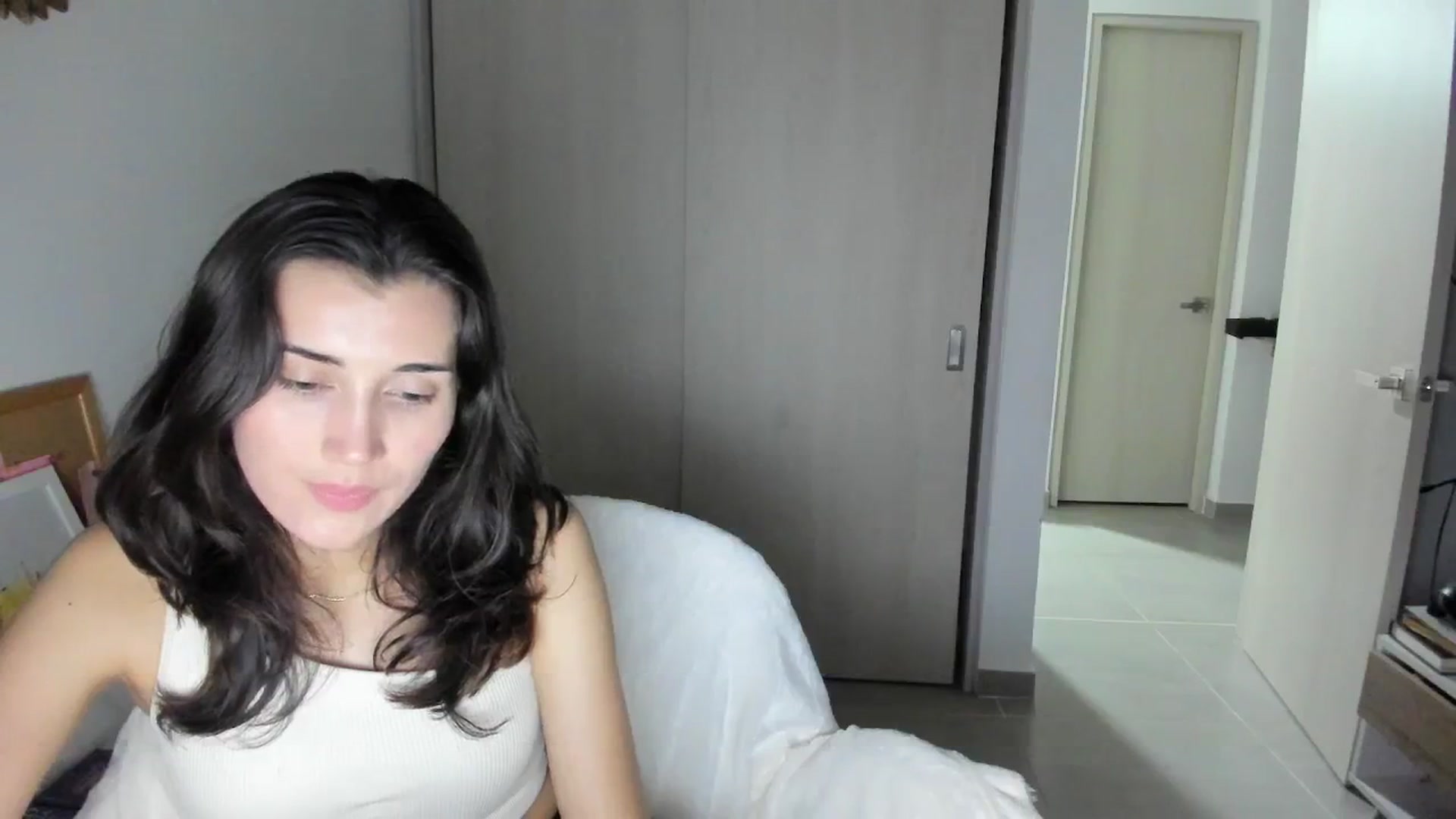 Gallery image thumbnail from Angelnaaughty's myfreecams stream on, 05/06/2025, 24:36 image 15 of 20