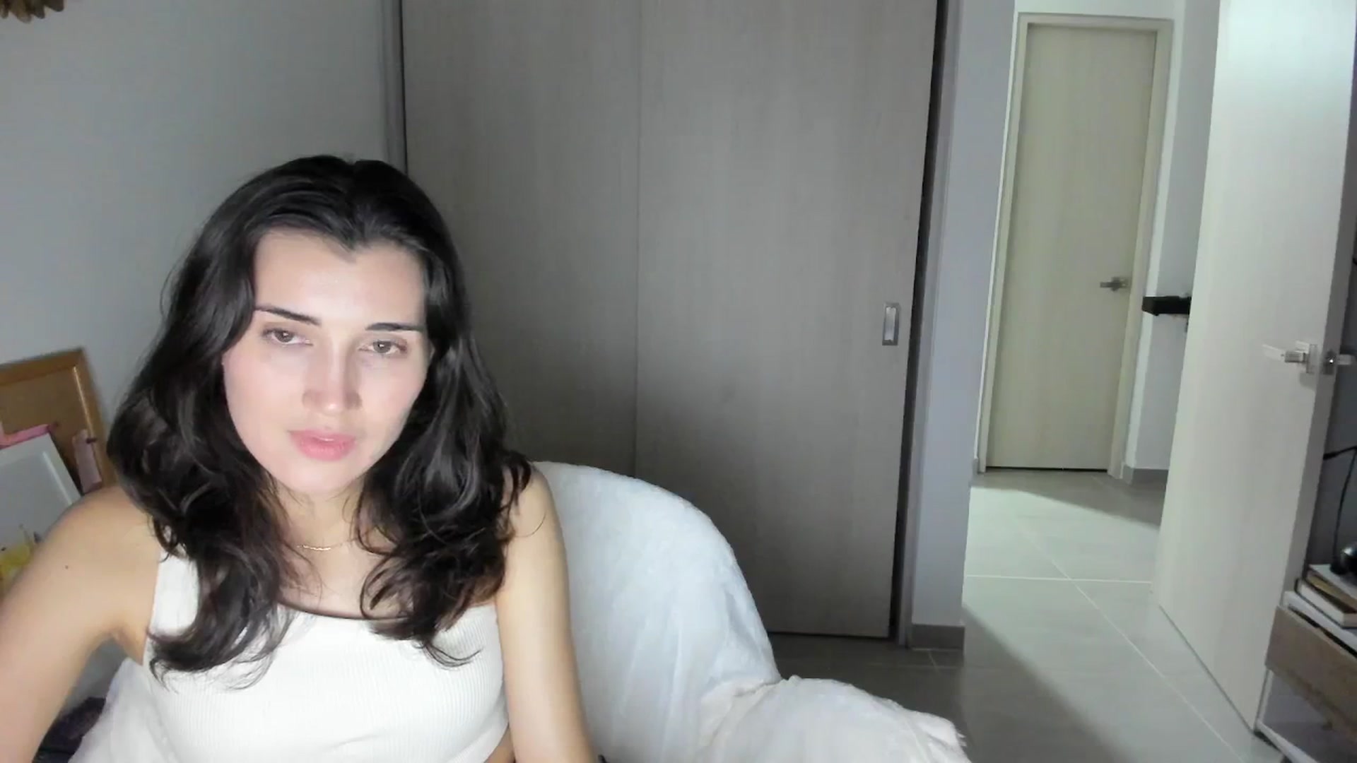 Gallery image thumbnail from Angelnaaughty's myfreecams stream on, 05/06/2025, 24:36 image 14 of 20
