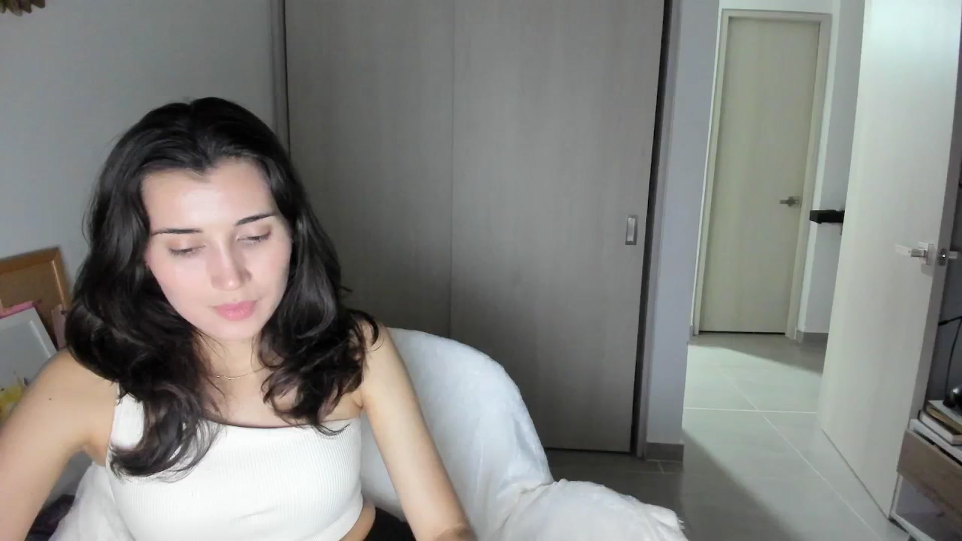 Gallery image thumbnail from Angelnaaughty's myfreecams stream on, 05/06/2025, 24:36 image 9 of 20