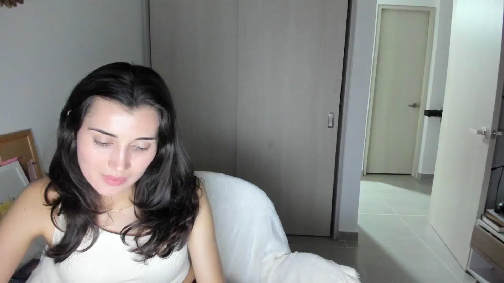 Gallery image thumbnail from Angelnaaughty's myfreecams stream on, 05/06/2025, 24:36 image 19 of 20