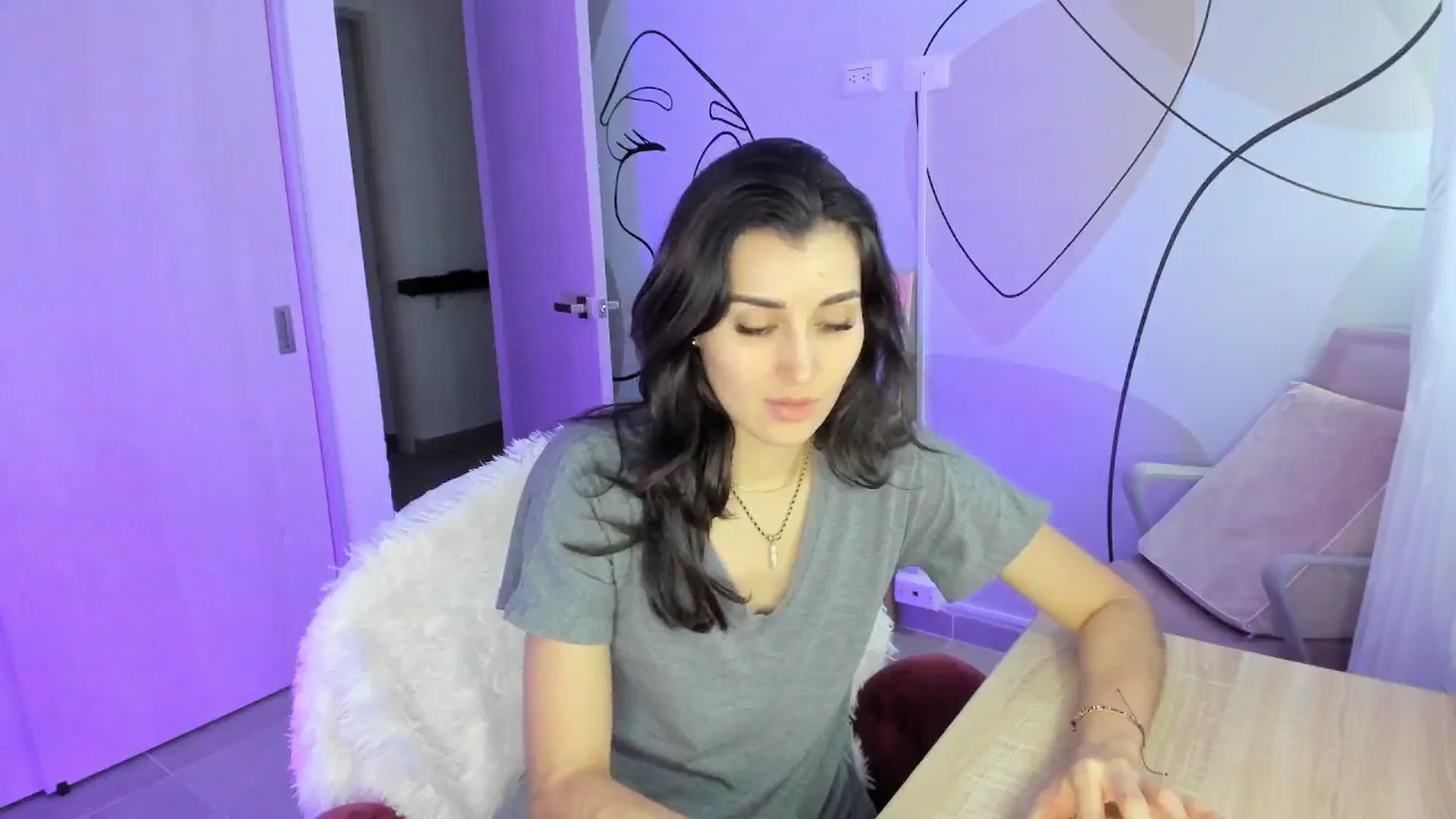 Gallery image thumbnail from Angelnaaughty's myfreecams stream on, 05/13/2025, 23:03 image 2 of 20