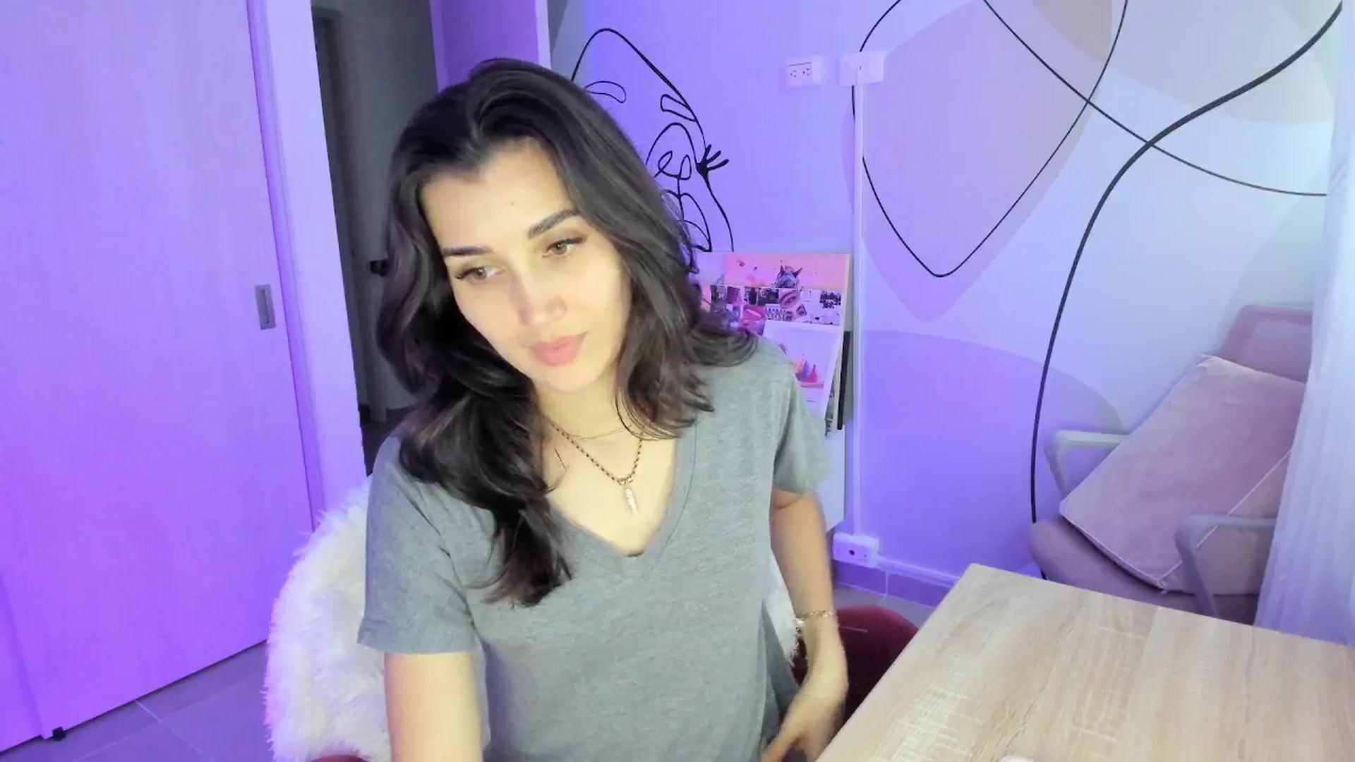 Gallery image thumbnail from Angelnaaughty's myfreecams stream on, 05/13/2025, 23:03 image 3 of 20